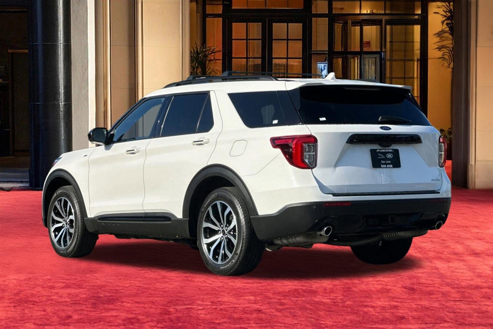 2022 Ford Explorer ST-Line photo 2