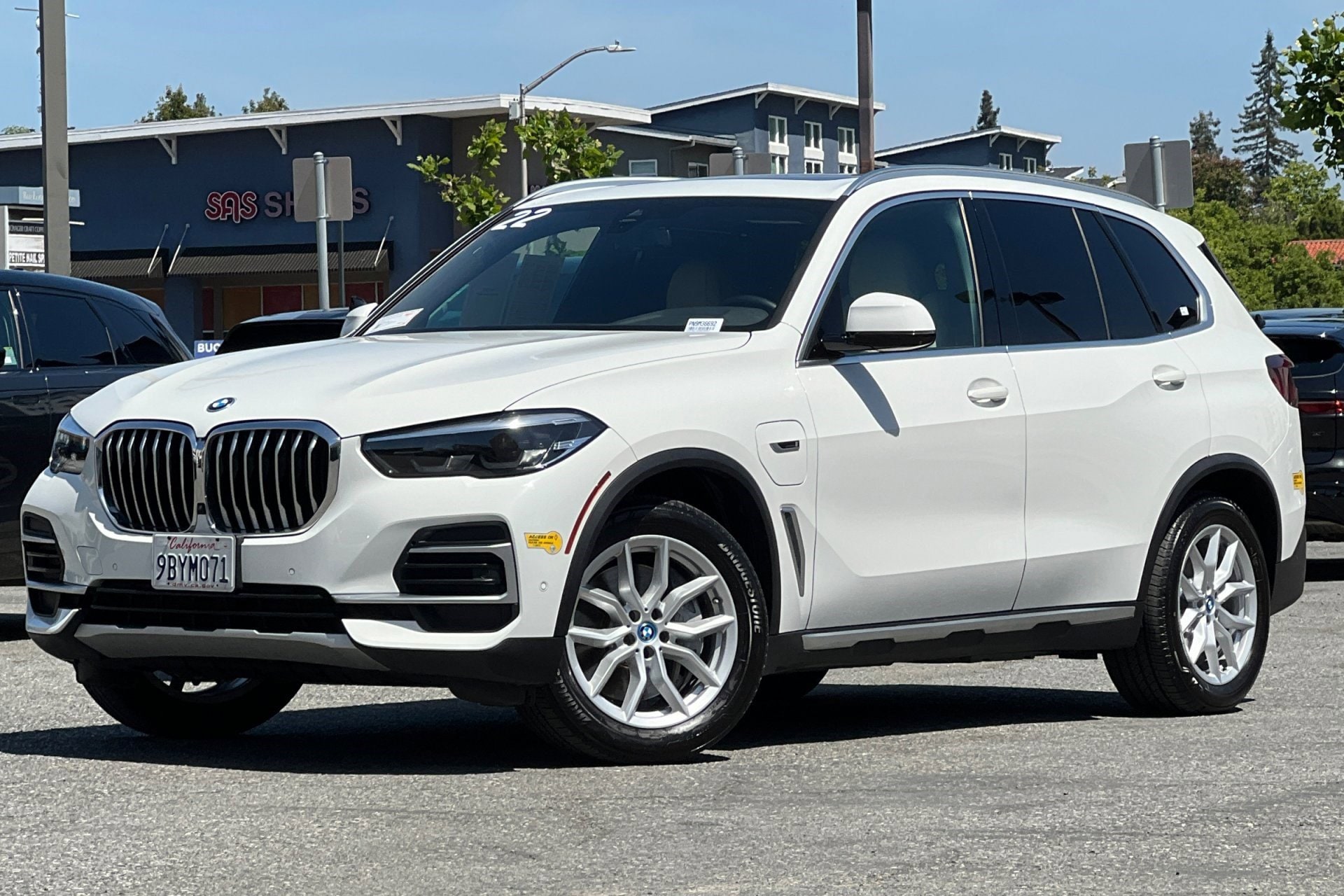 2022 BMW X5 xDrive45e's photo