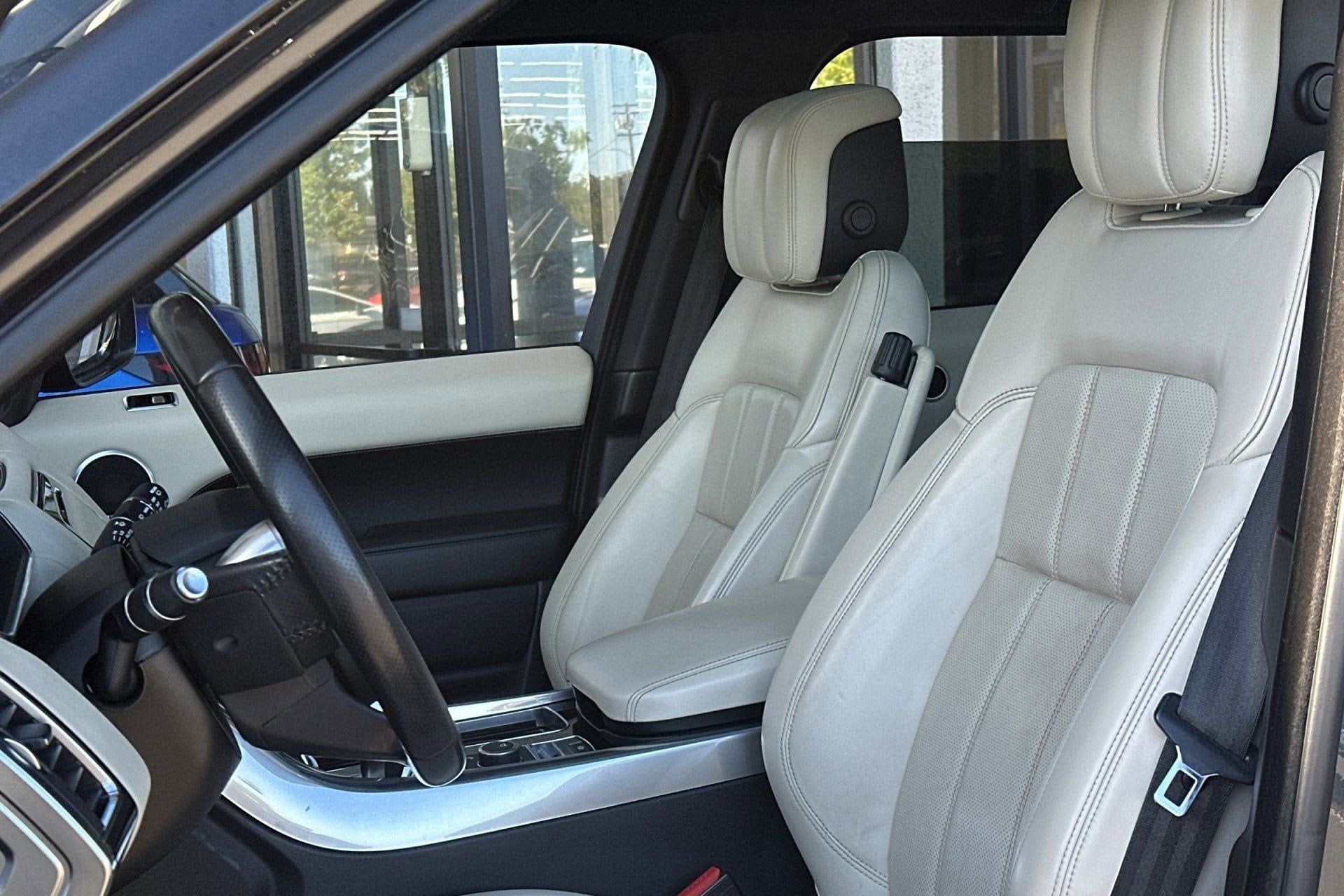 2020 Land Rover Range Rover Sport HSE photo 4
