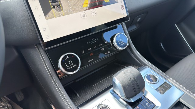2026 Jaguar F-Pace R-Dynamic S - Photo 24
