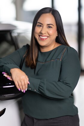 Staff member Amy Martinez from ID_50ed02482f35