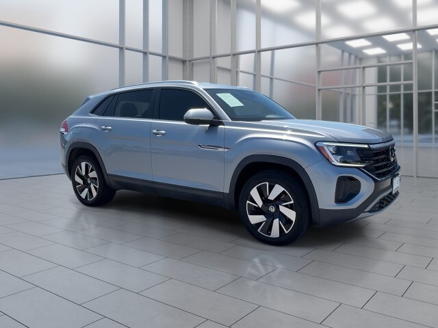 2024 Volkswagen Atlas Cross Sport SE Technology photo 2