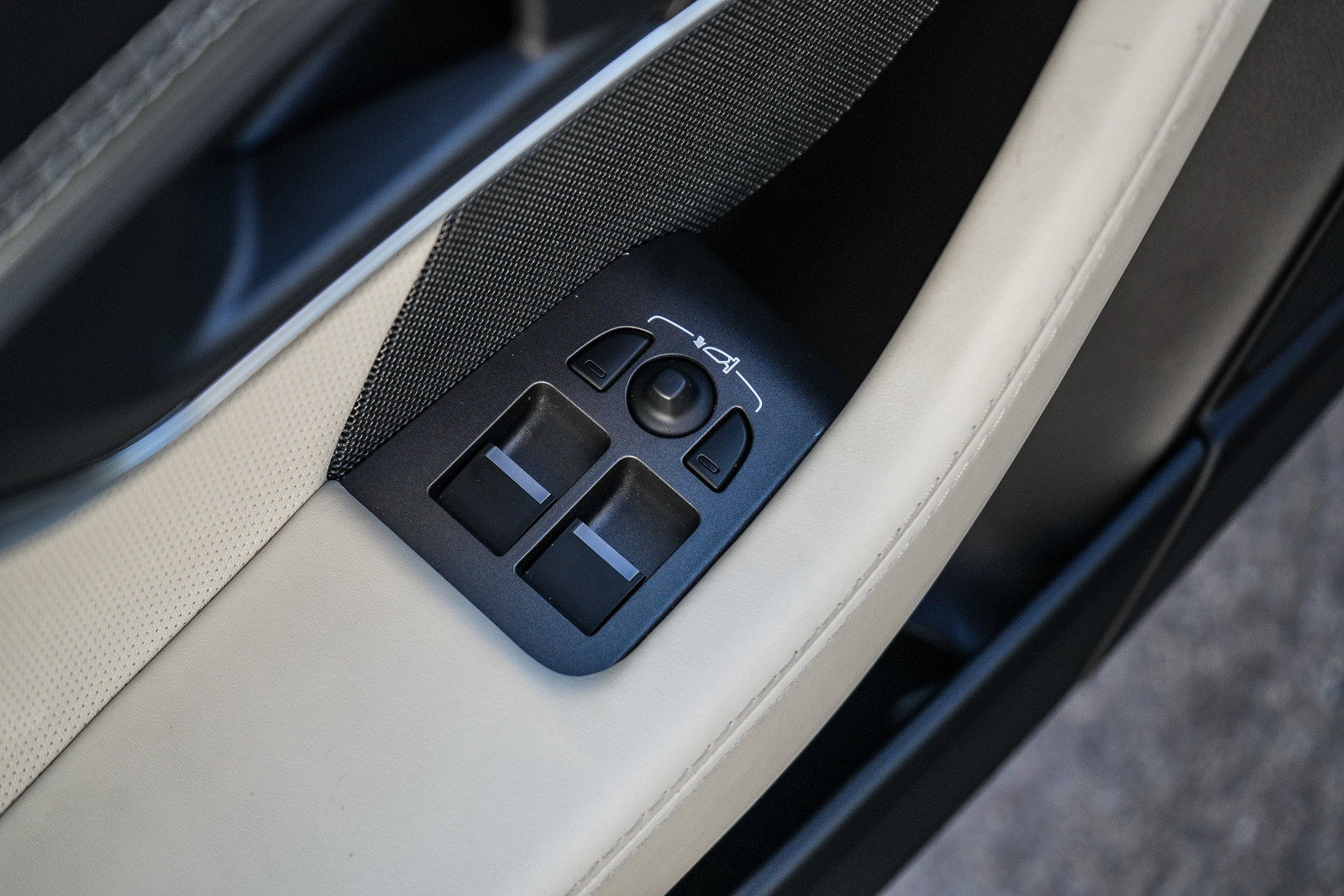 2023 Jaguar F-TYPE R - Photo 17