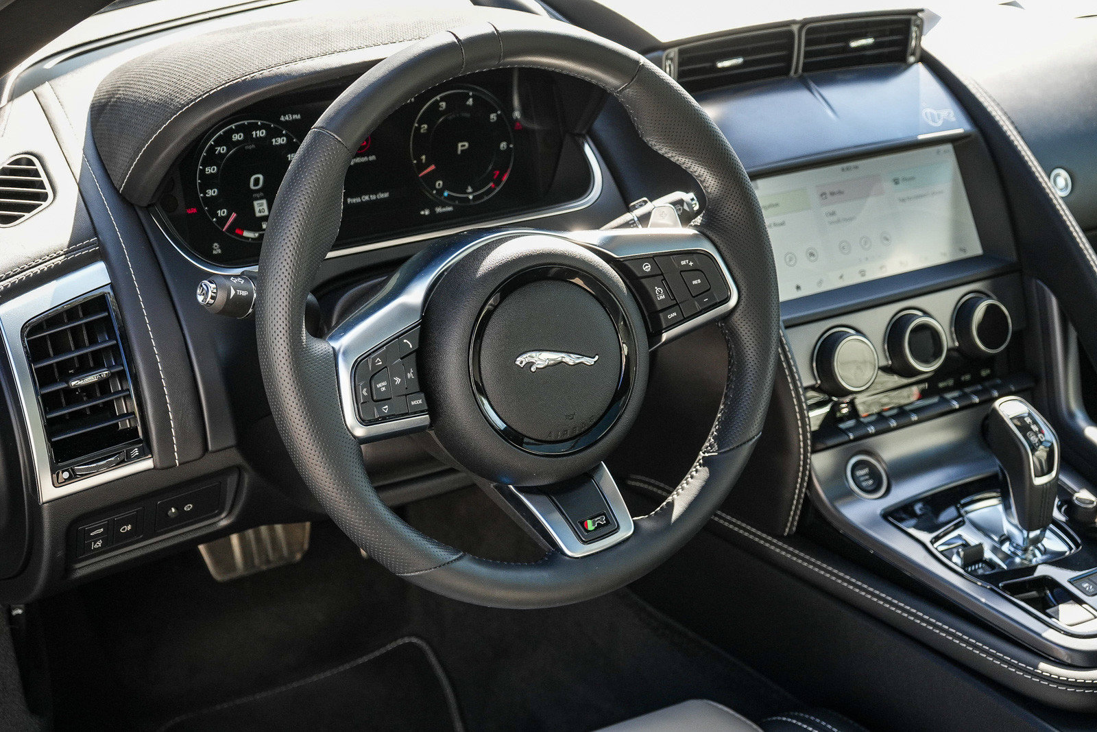 2023 Jaguar F-TYPE R - Photo 16