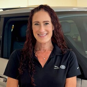 Staff member Lisa Gray from ID_6af730fb1cad