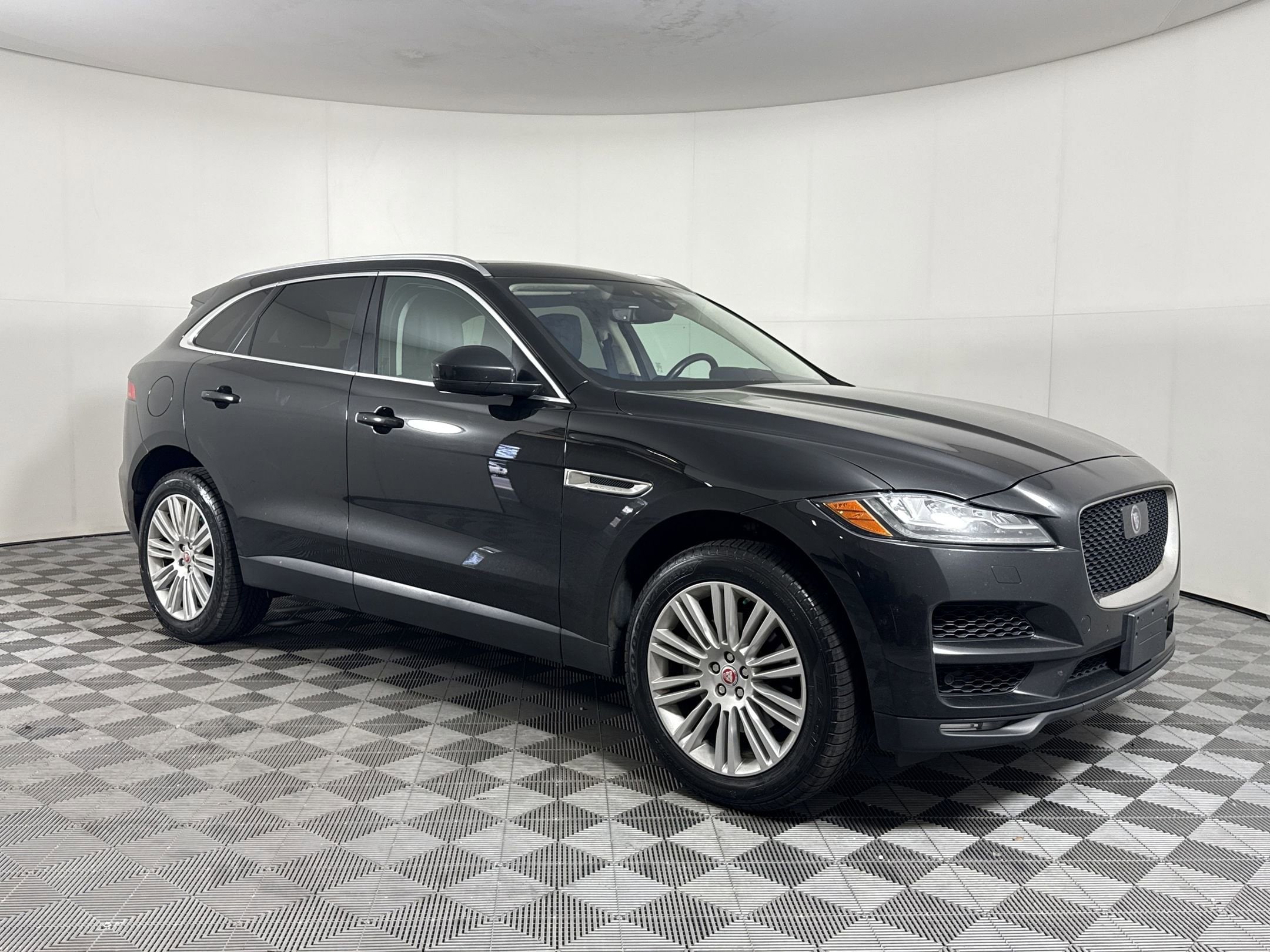 F-PACE 30t Portfolio SUV