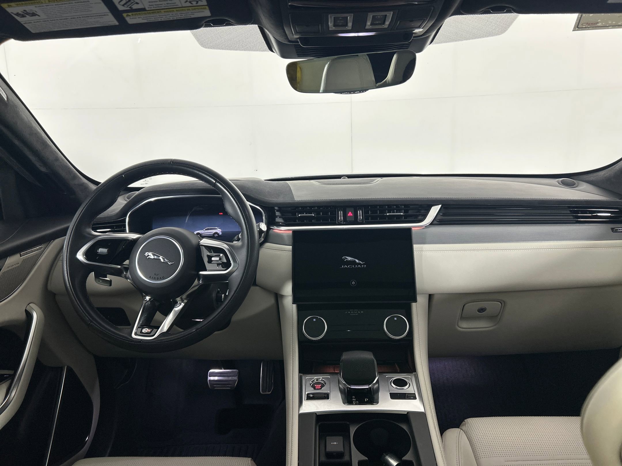 2023 Jaguar F-PACE SVR photo 3