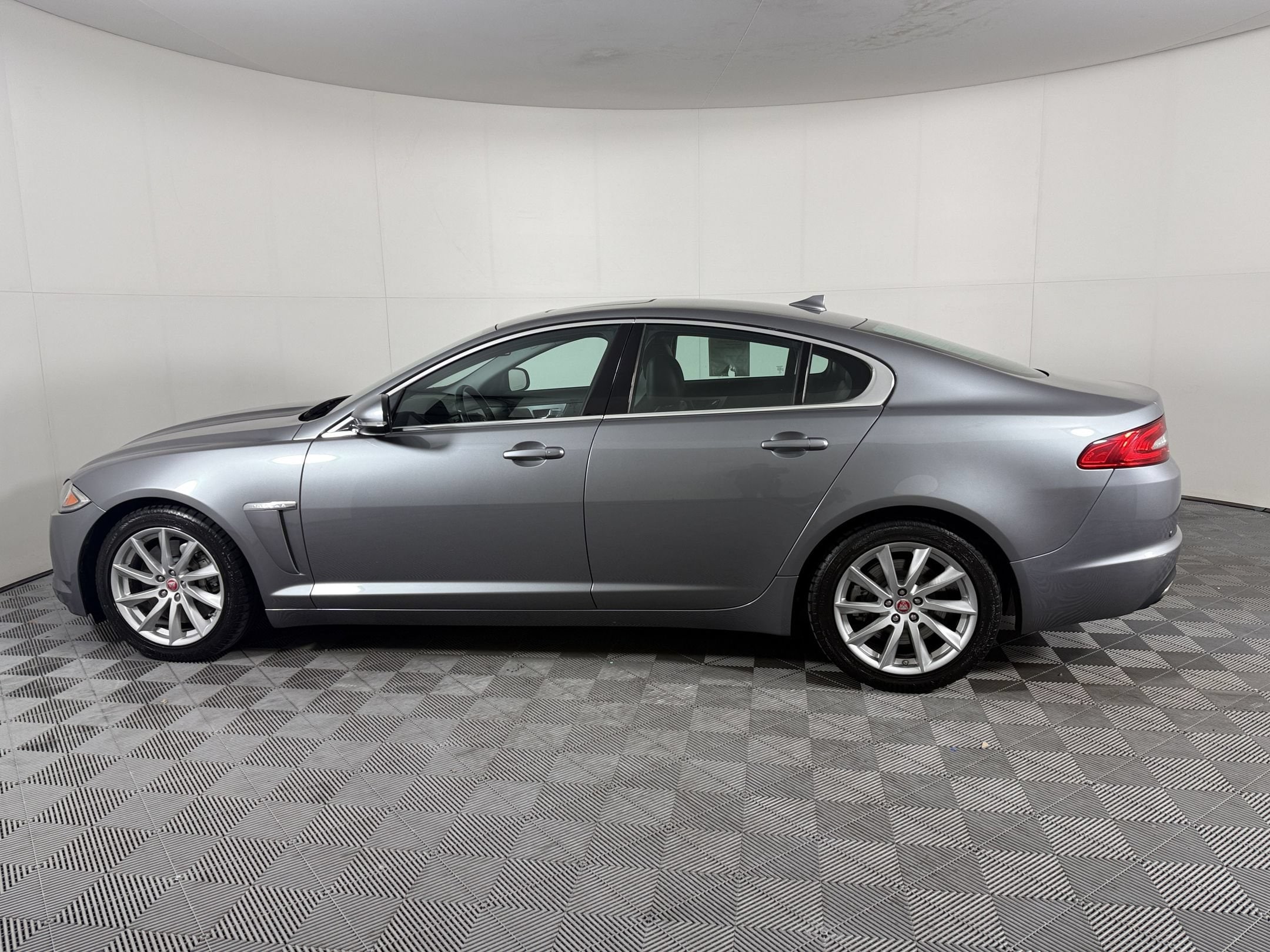 2014 Jaguar XF I4 T Sedan