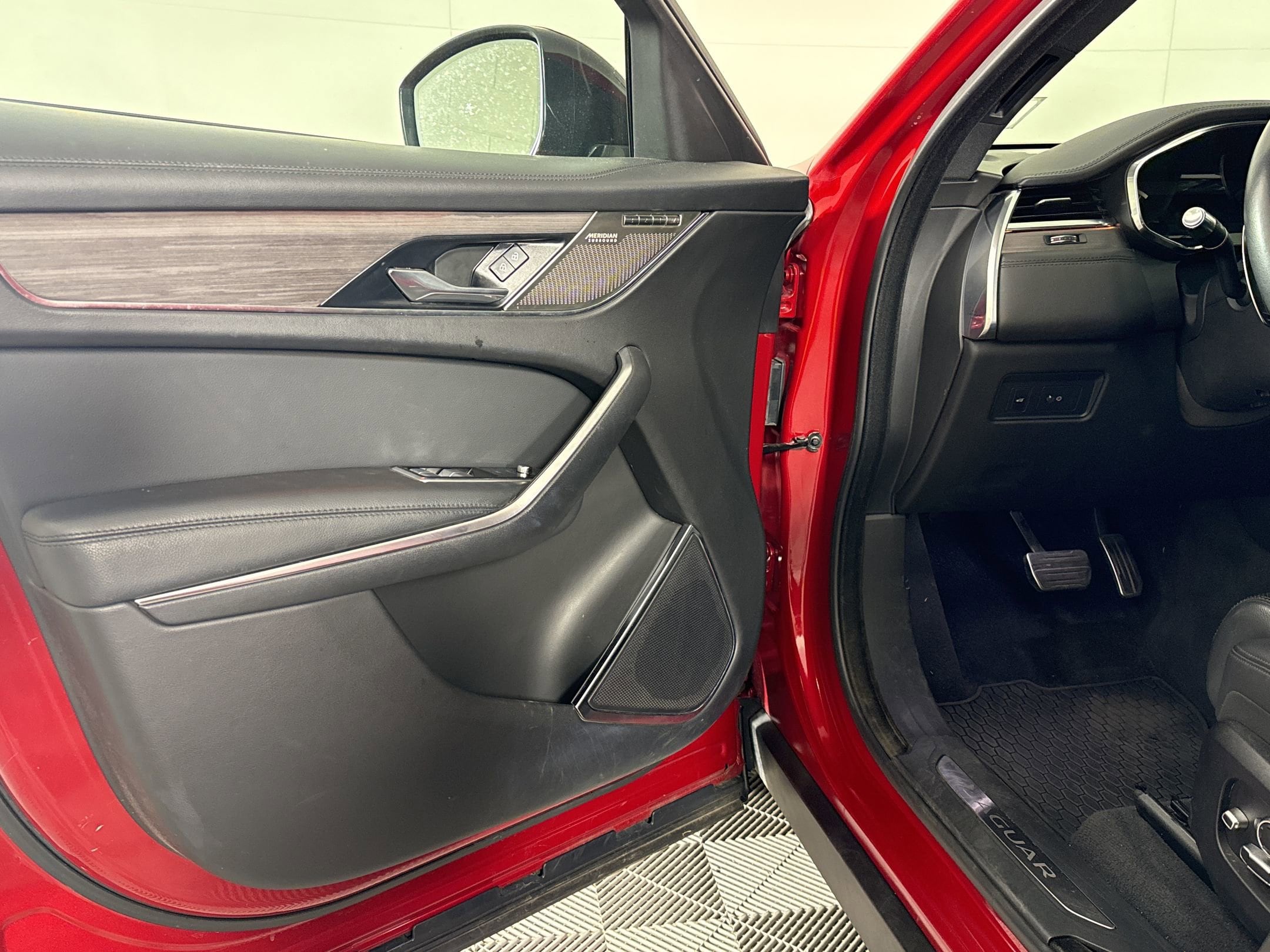 2023 Jaguar F-Pace S - Photo 19