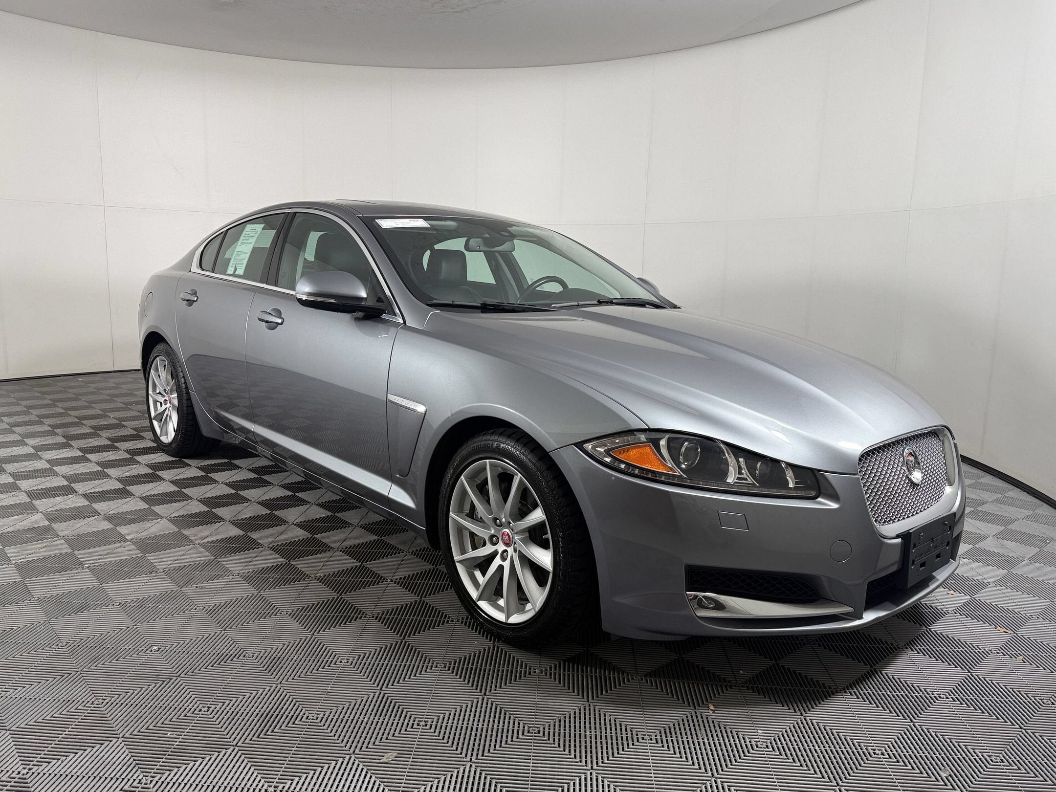2014 Jaguar XF I4 T Sedan