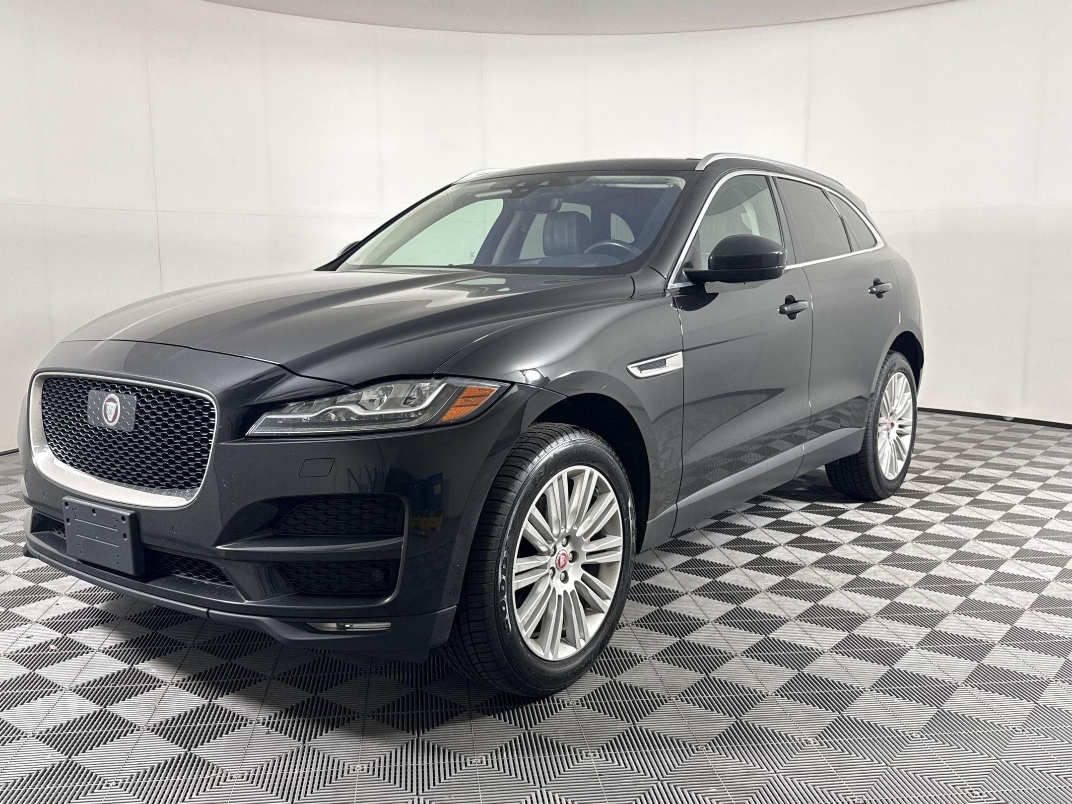 2019 Jaguar F-PACE 30t Portfolio AWD's photo