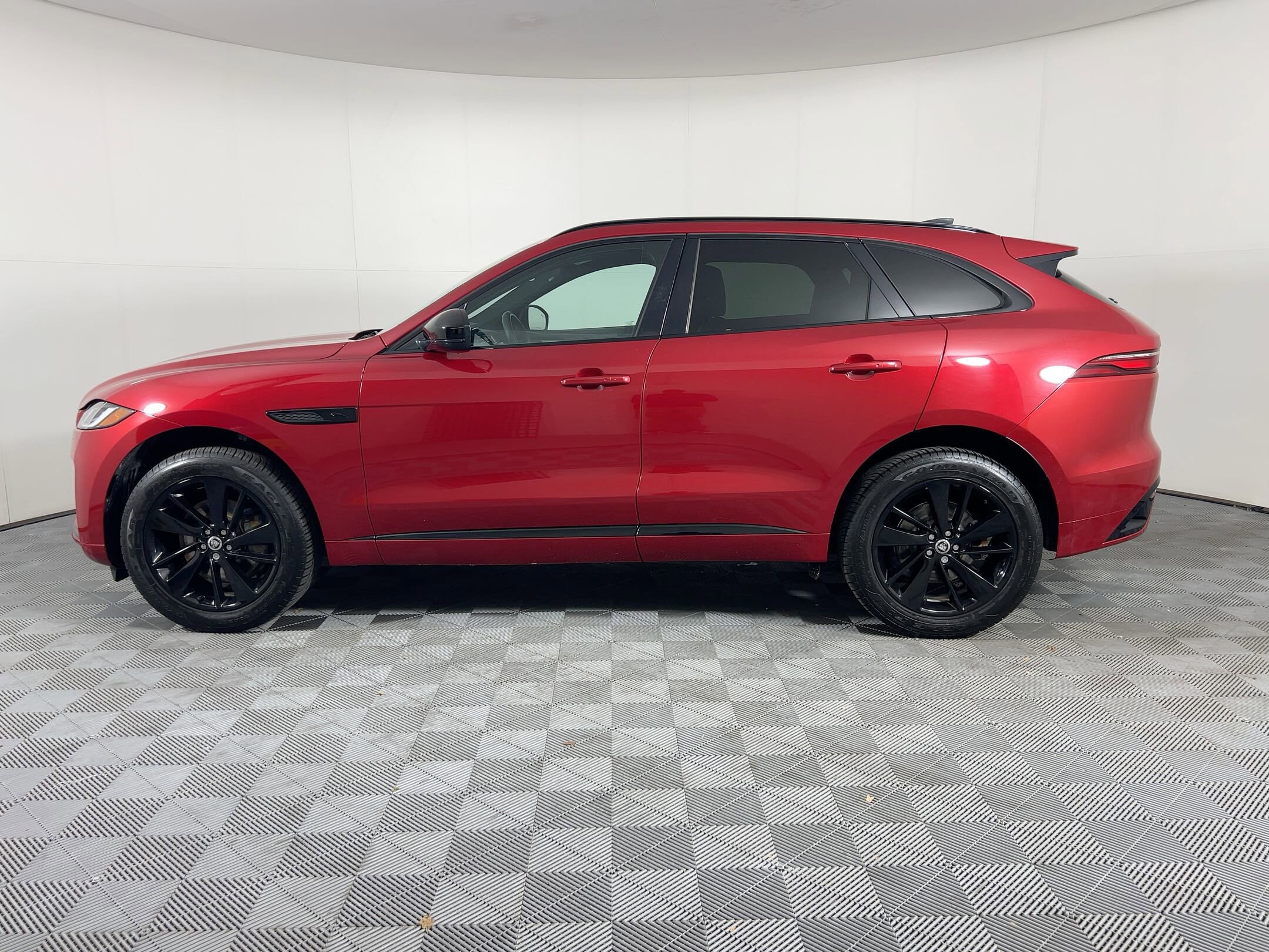 2024 Jaguar F-PACE P250 R-Dynamic S photo 2