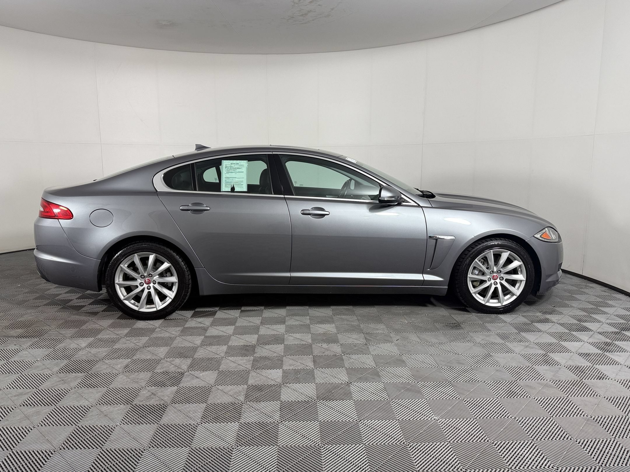 2014 Jaguar XF I4 T Sedan