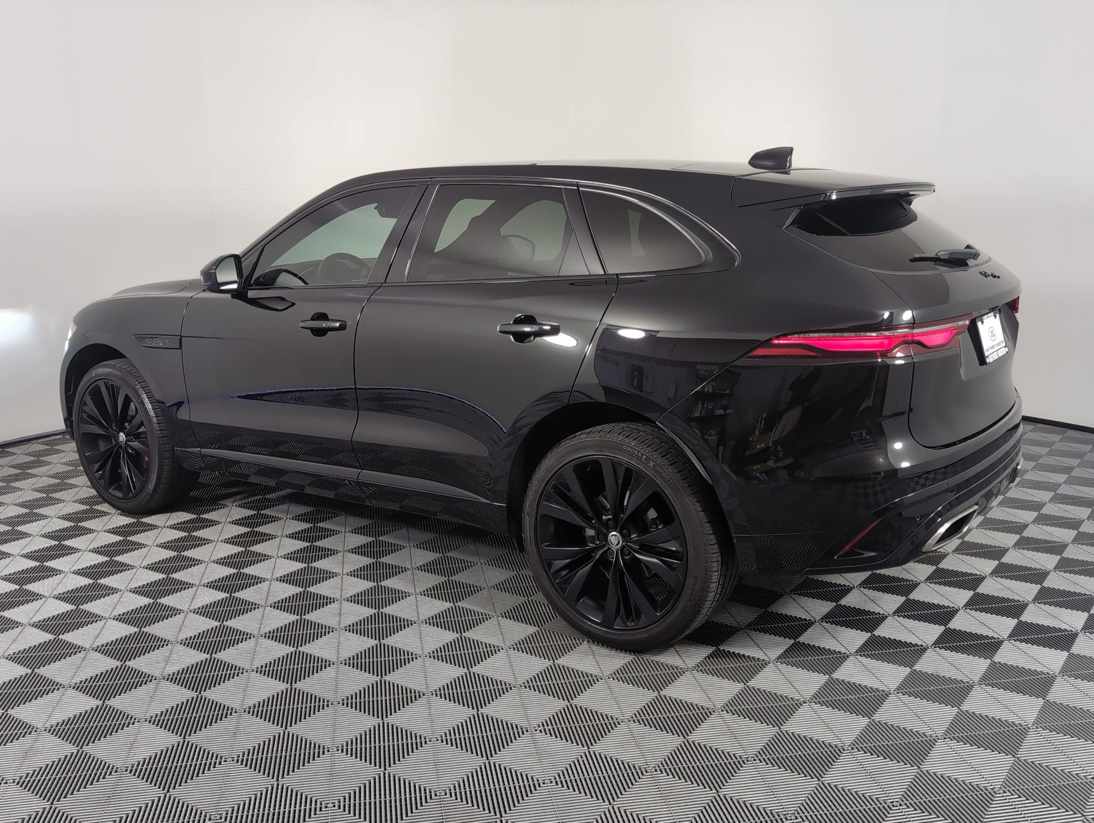 2024 Jaguar F-PACE P400 R-Dynamic S photo 2