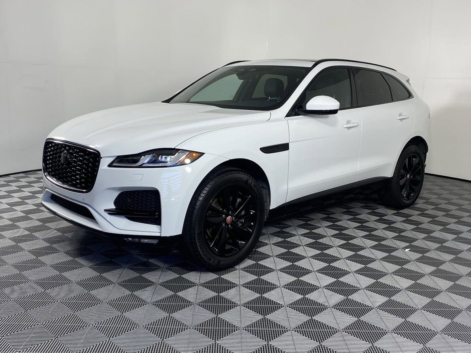 2022 Jaguar F-PACE S's photo