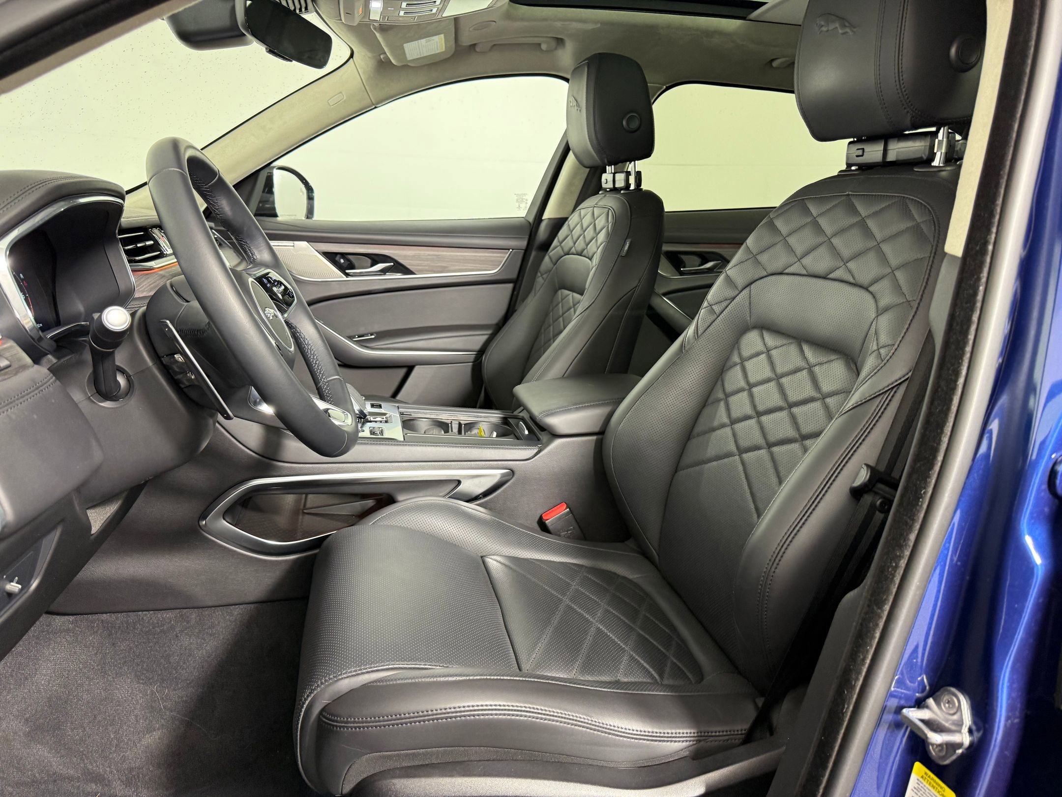 2023 Jaguar F-PACE P250 S photo 3