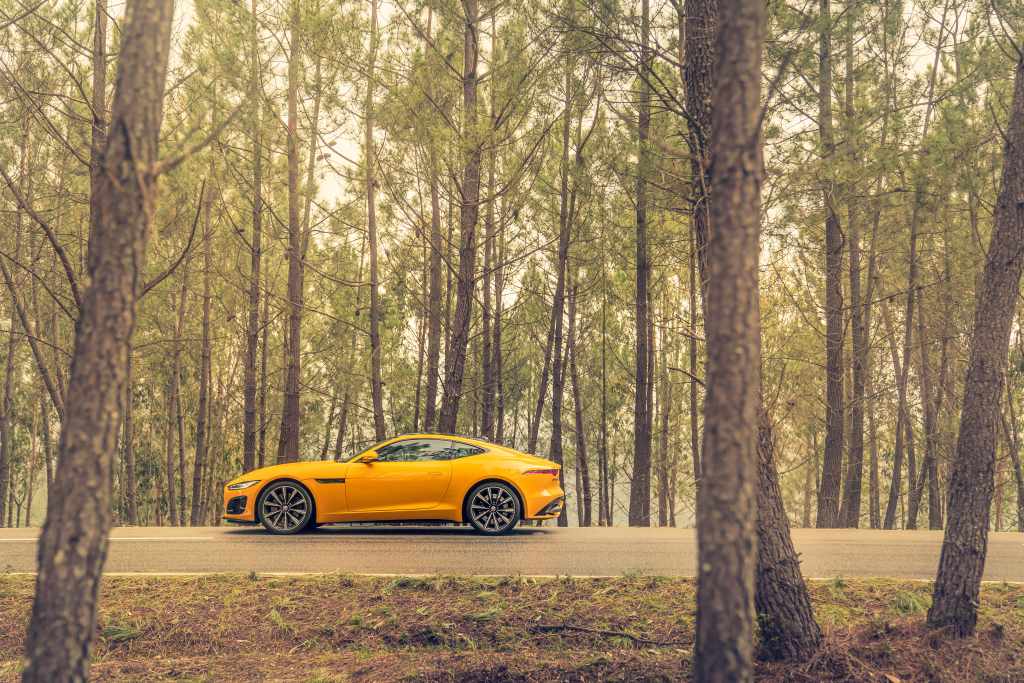 Jaguar%20F-TYPE%20R.jpg