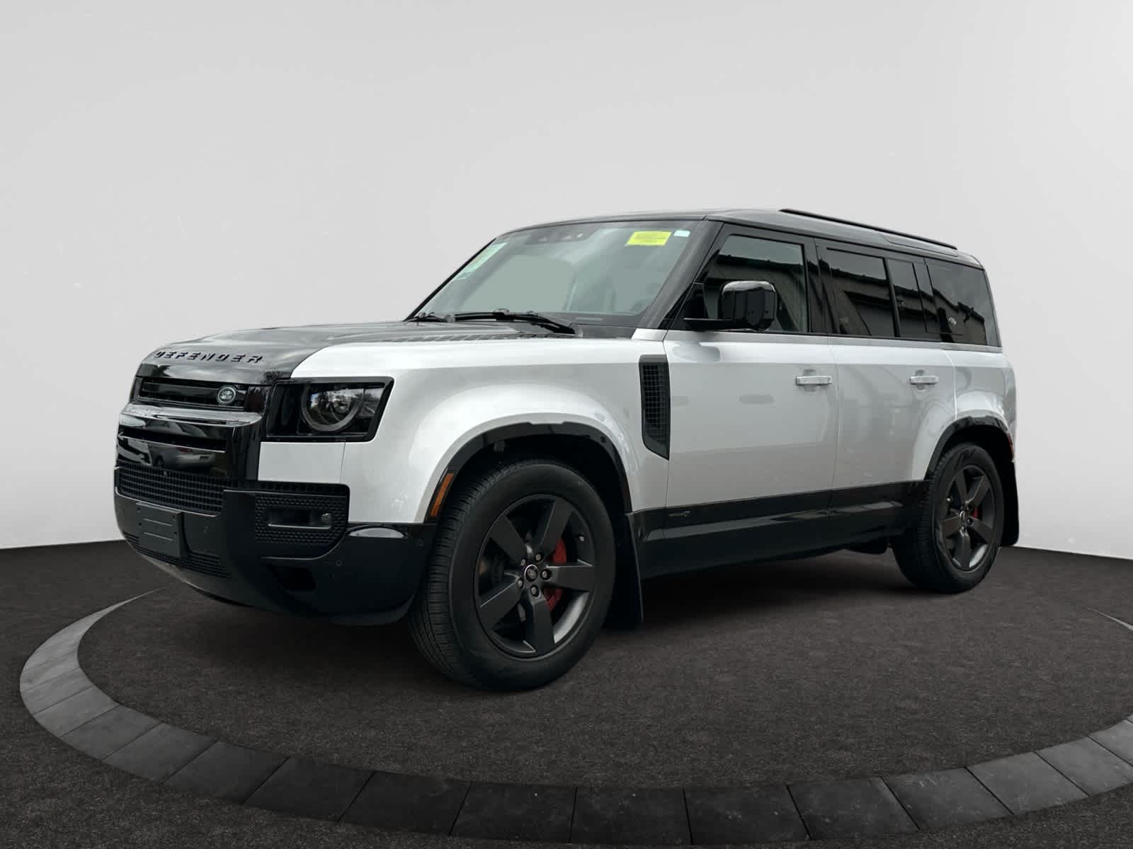 2024 Land Rover Defender X's photo