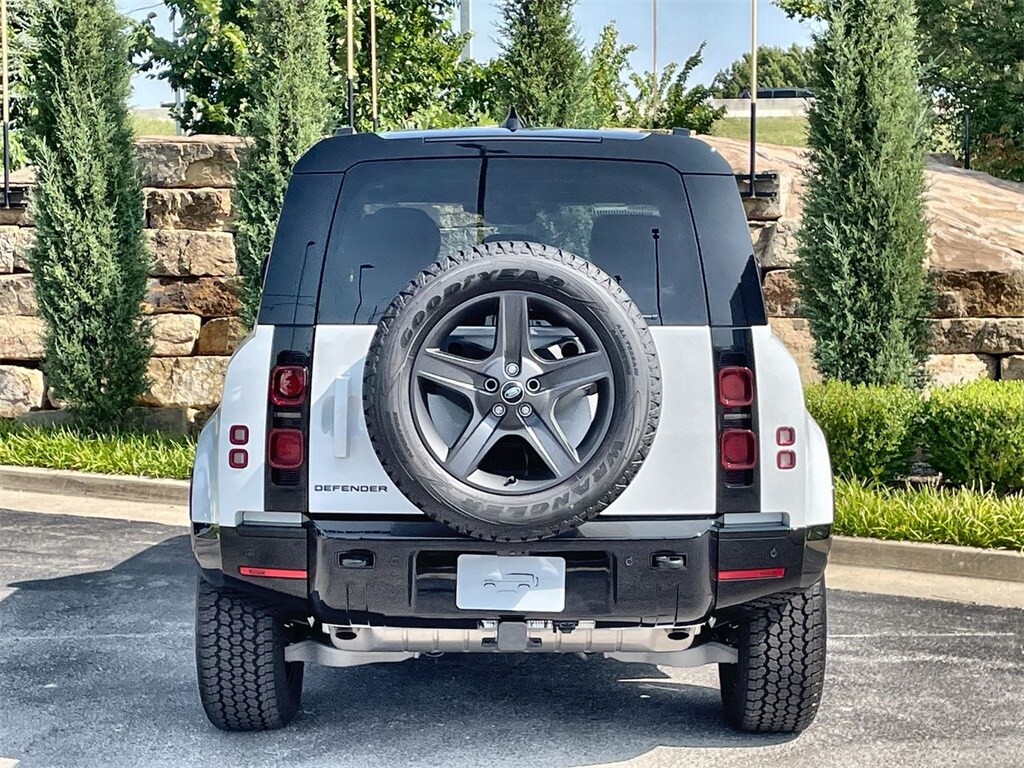 2024 Land Rover Defender 110 X-Dynamic SE photo 4