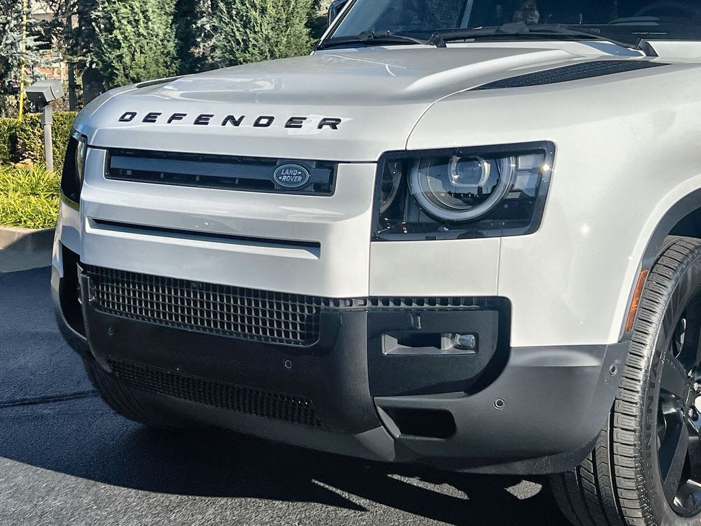 2026 Land Rover Defender S - Photo 9
