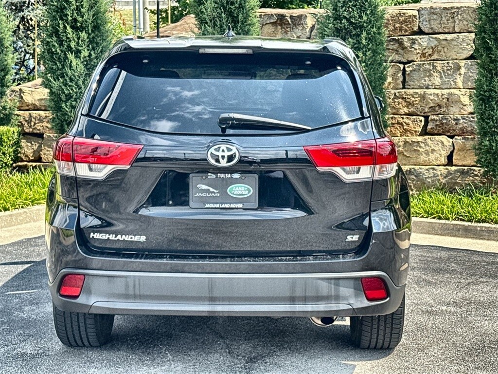 2017 Toyota Highlander SE photo 3