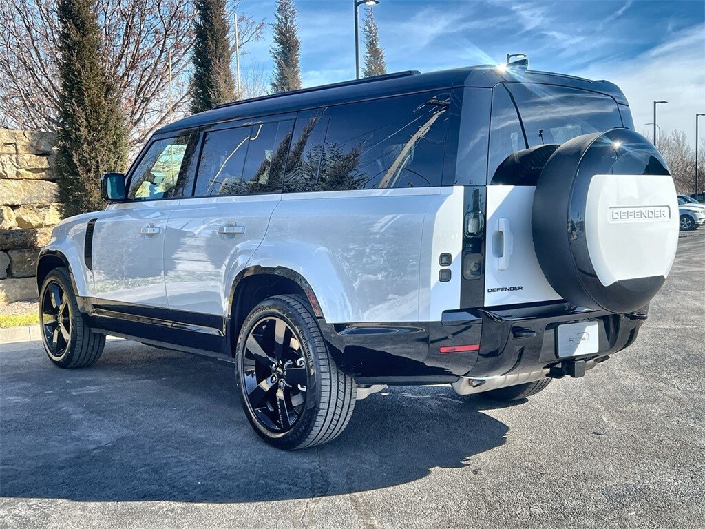 Used 2026 Land Rover Defender 130 X-Dynamic SE SUV