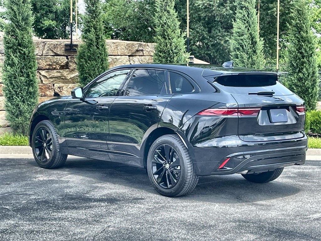 2025 Jaguar F-PACE P250 R-Dynamic S photo 3