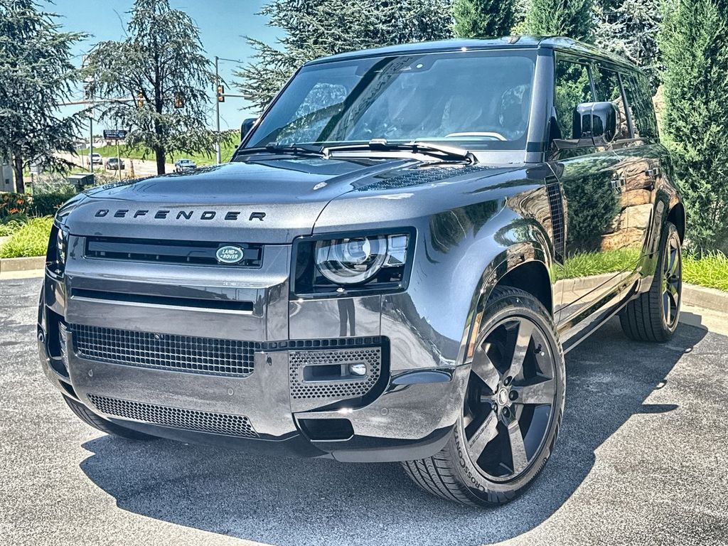 2025 Land Rover Defender 110 X-Dynamic SE P500's photo