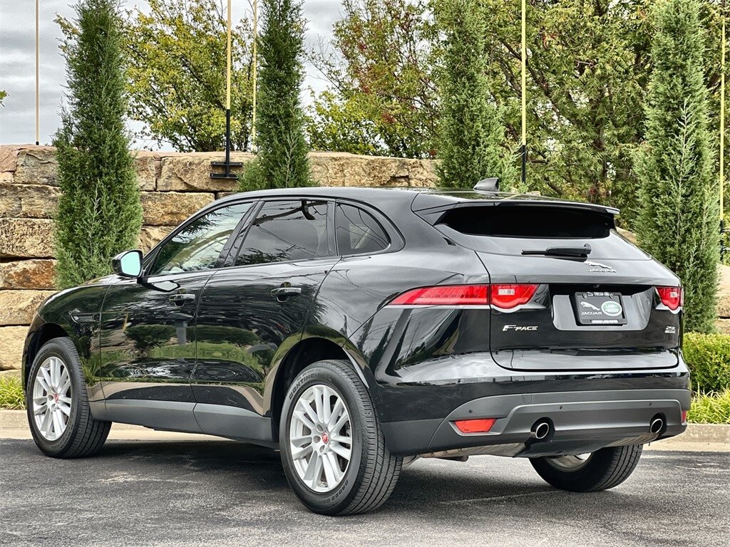 2020 Jaguar F-PACE Prestige photo 3