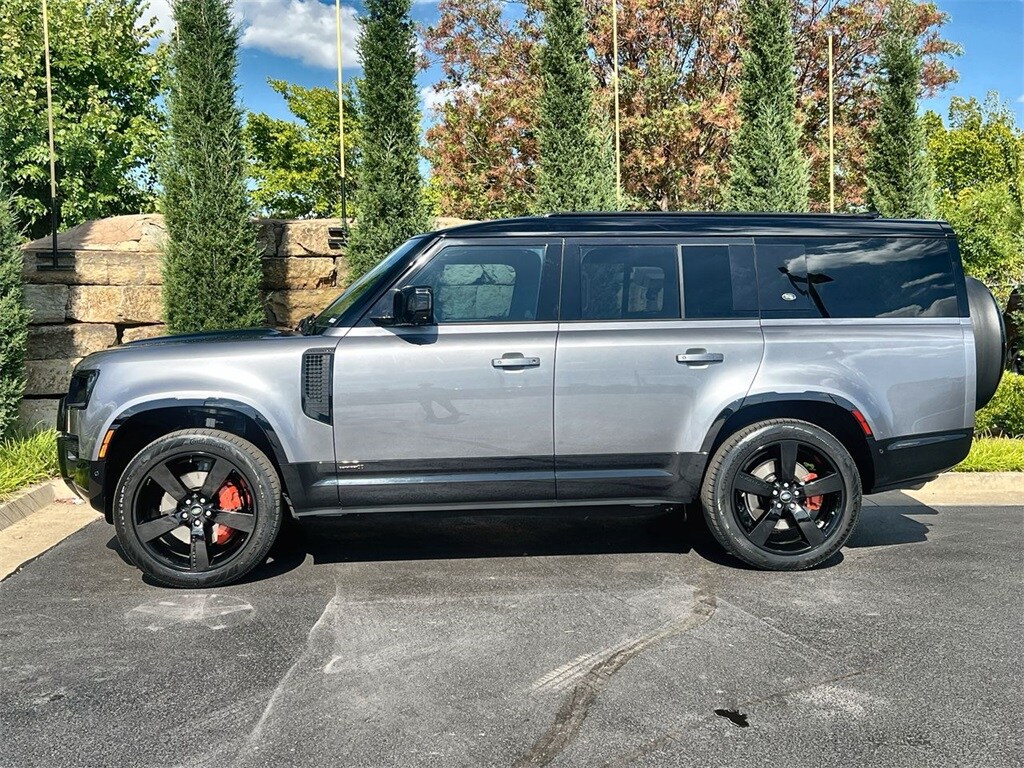 2024 Land Rover Defender 130 X photo 2