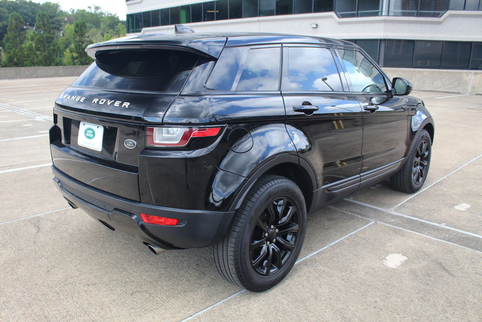 Used 2019 Land Rover Range Rover Evoque SE with VIN SALVP2RXXKH345174 for sale in Vienna, VA