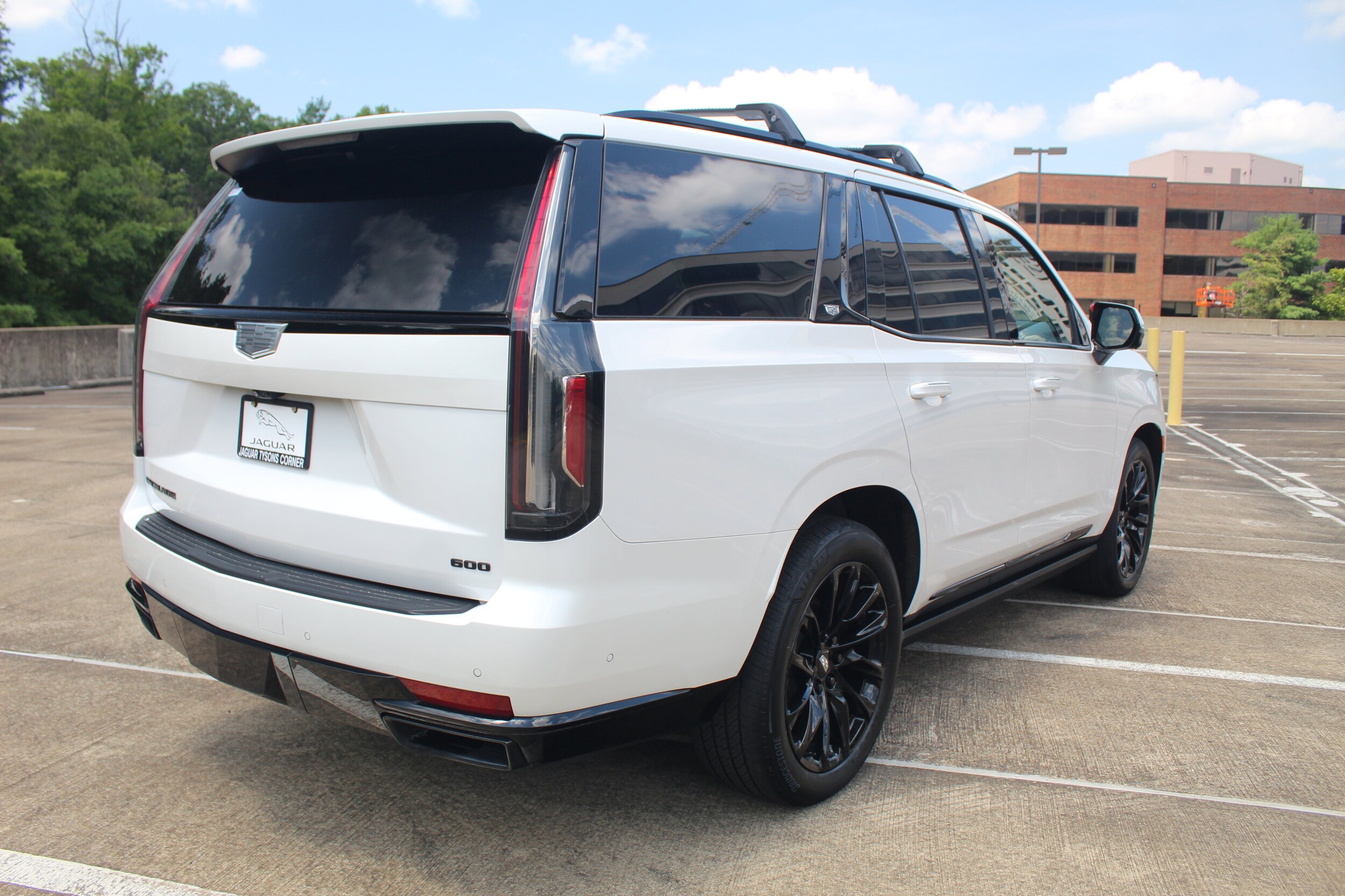 2022 Cadillac Escalade Sport photo 2