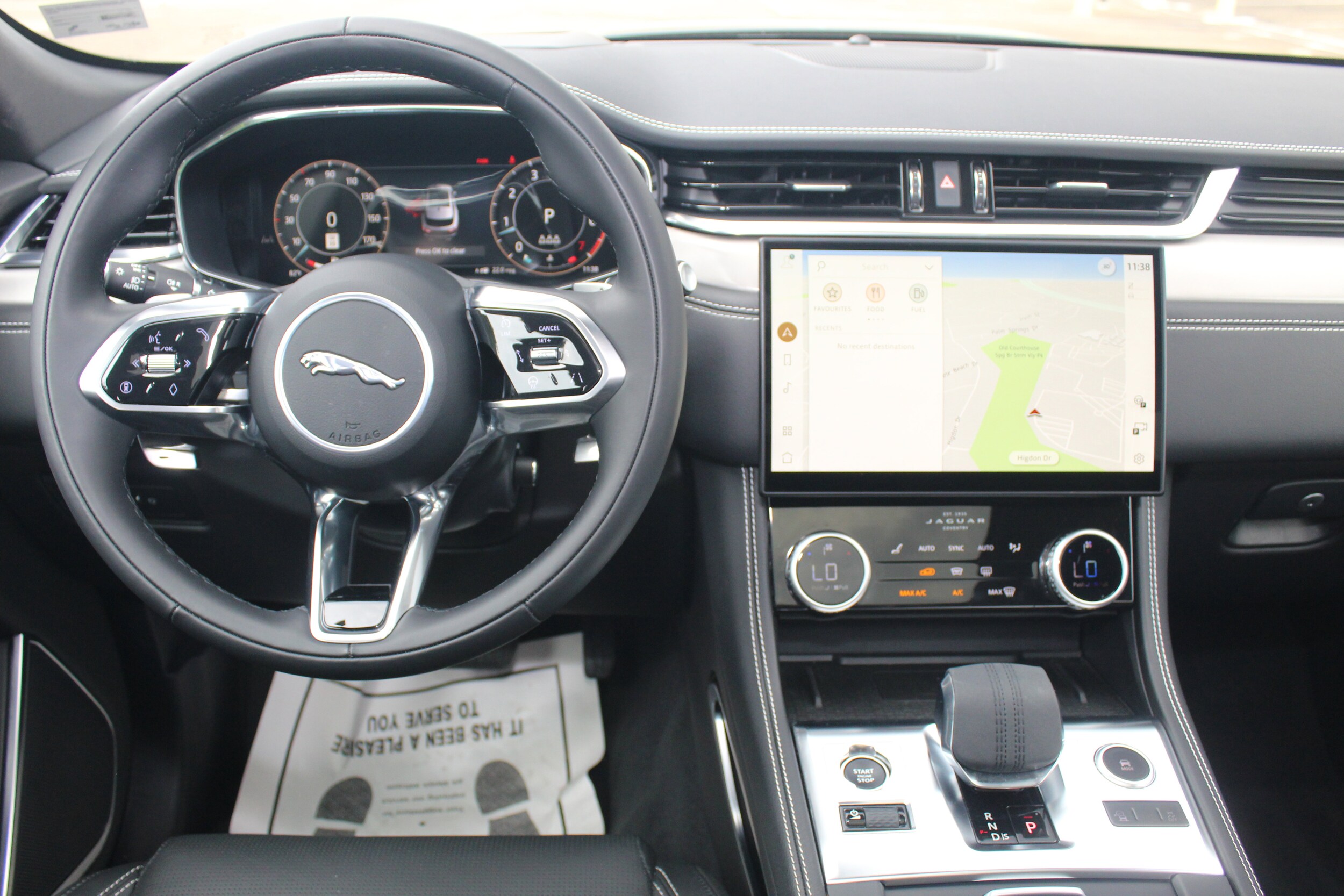 2025 Jaguar F-PACE P250 R-Dynamic S photo 4