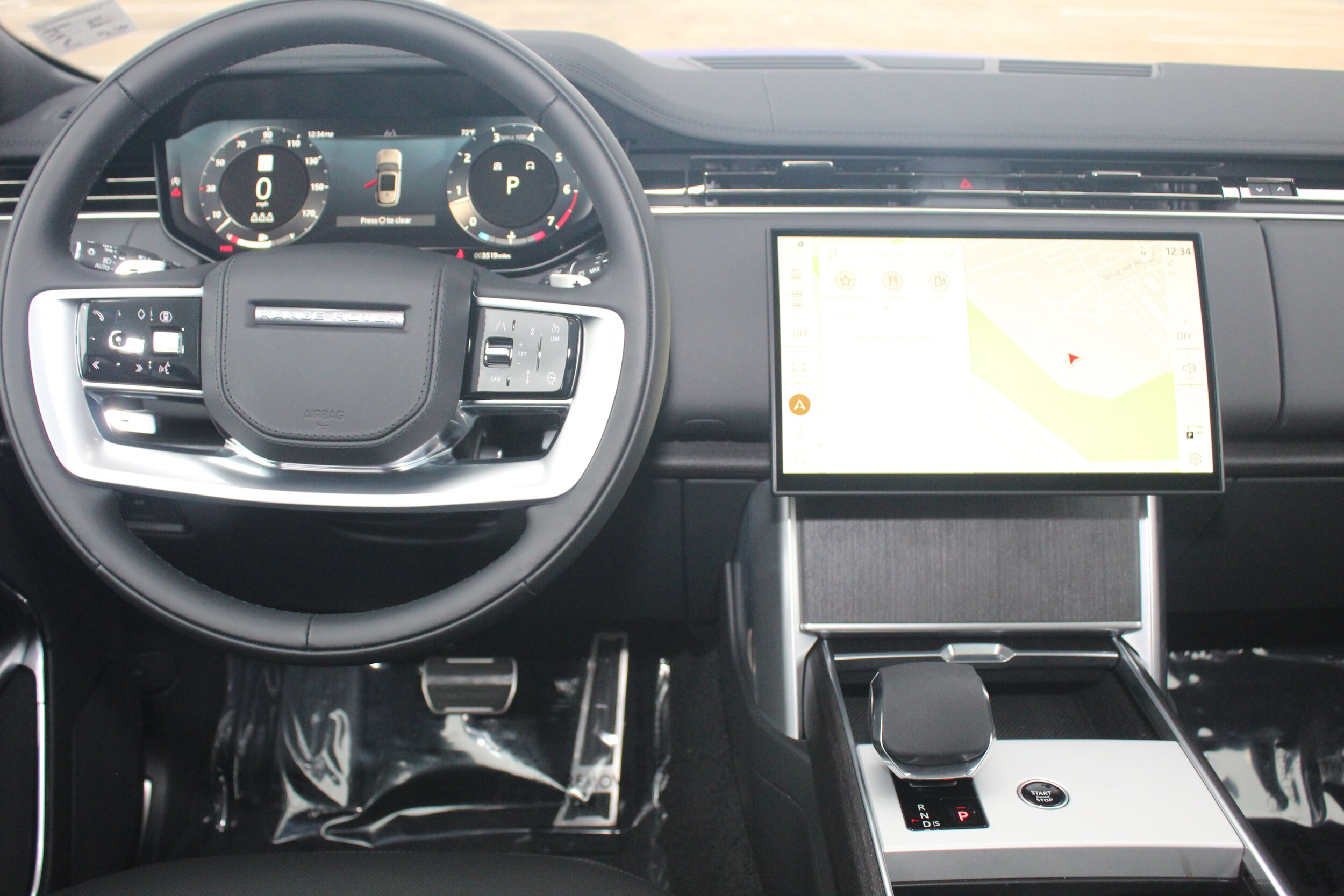 2025 Land Rover Range Rover SE photo 4