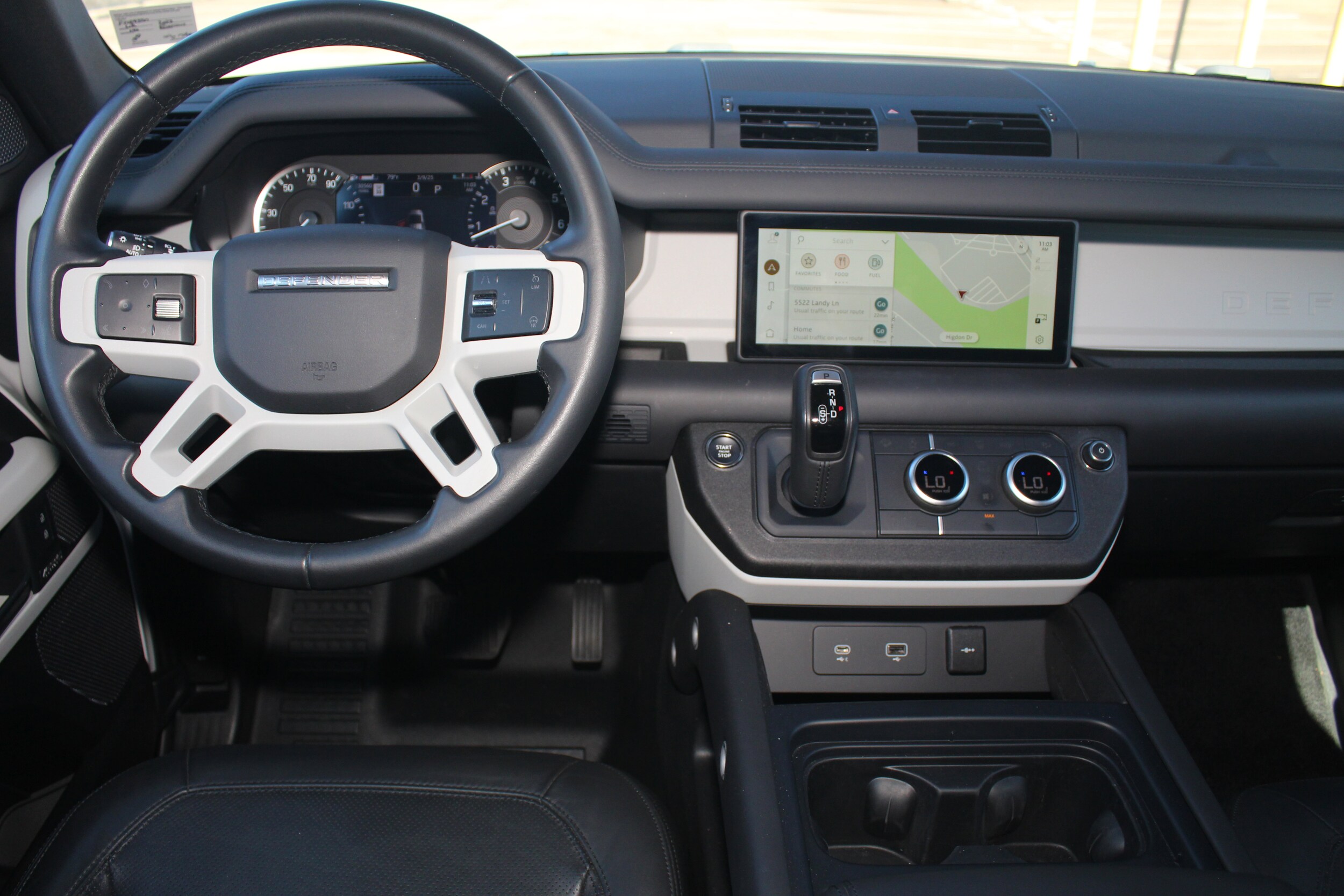 2023 Land Rover Defender 110 SE photo 4
