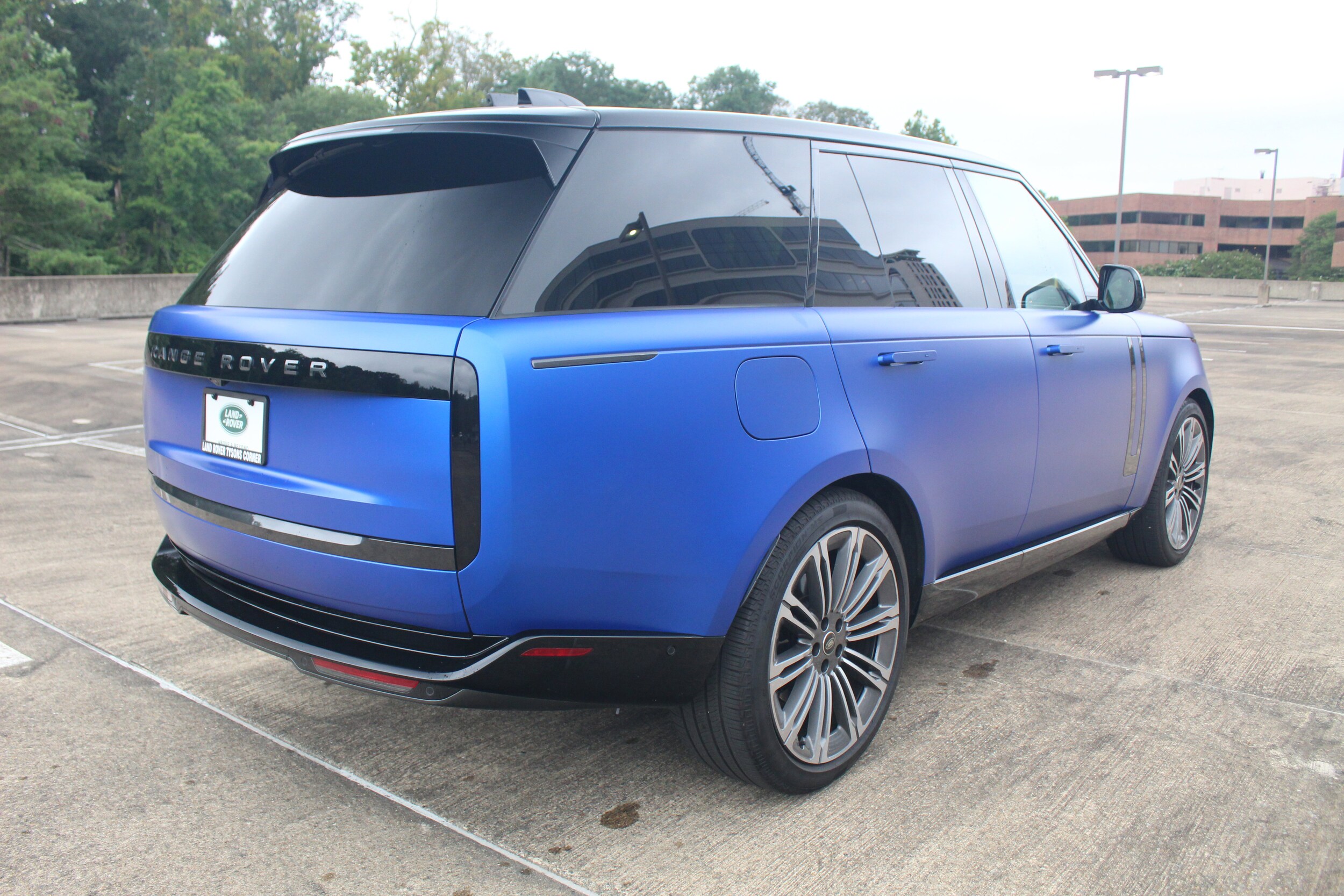 2025 Land Rover Range Rover SE photo 2