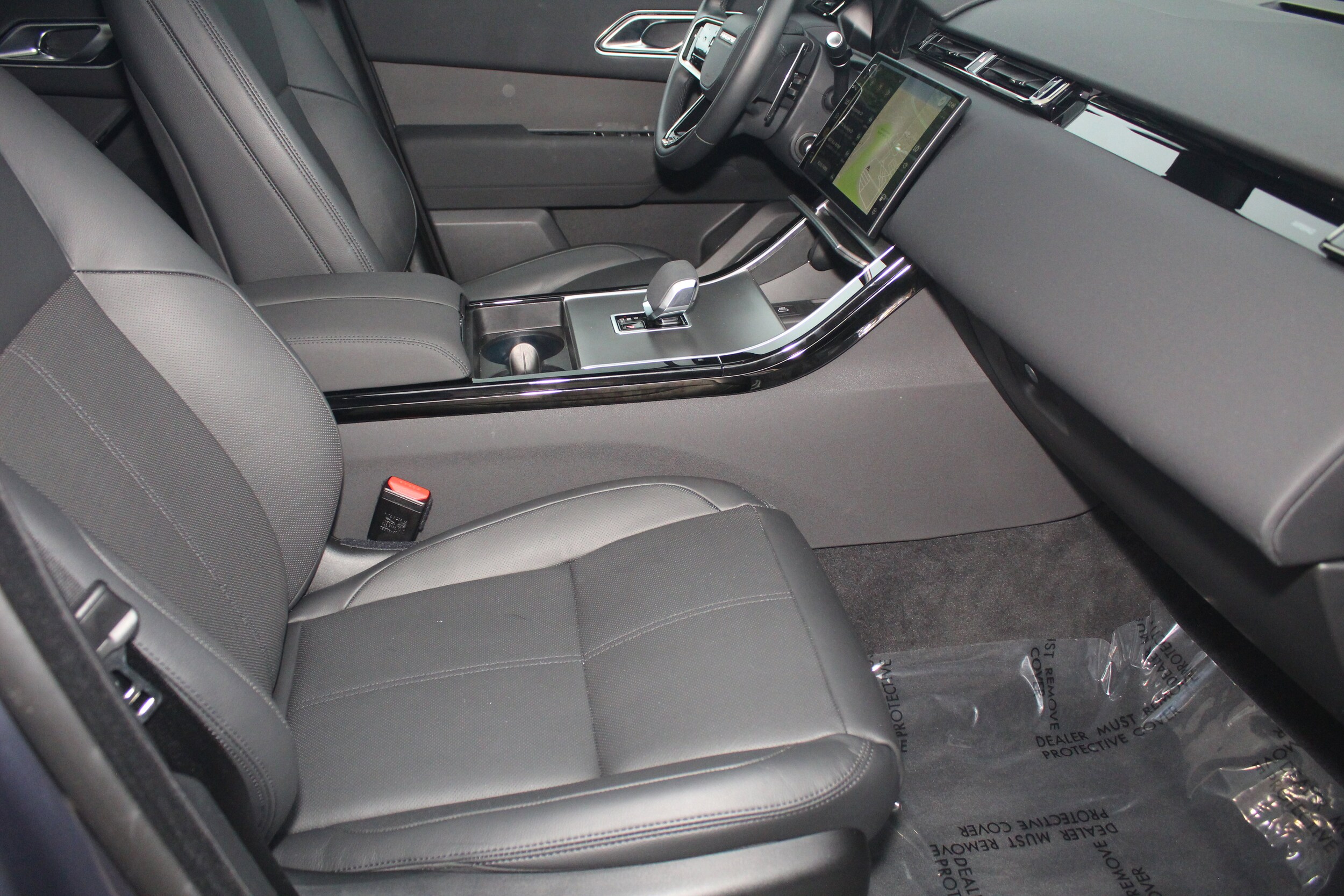 2025 Land Rover Range Rover Velar P250 Dynamic SE photo 3