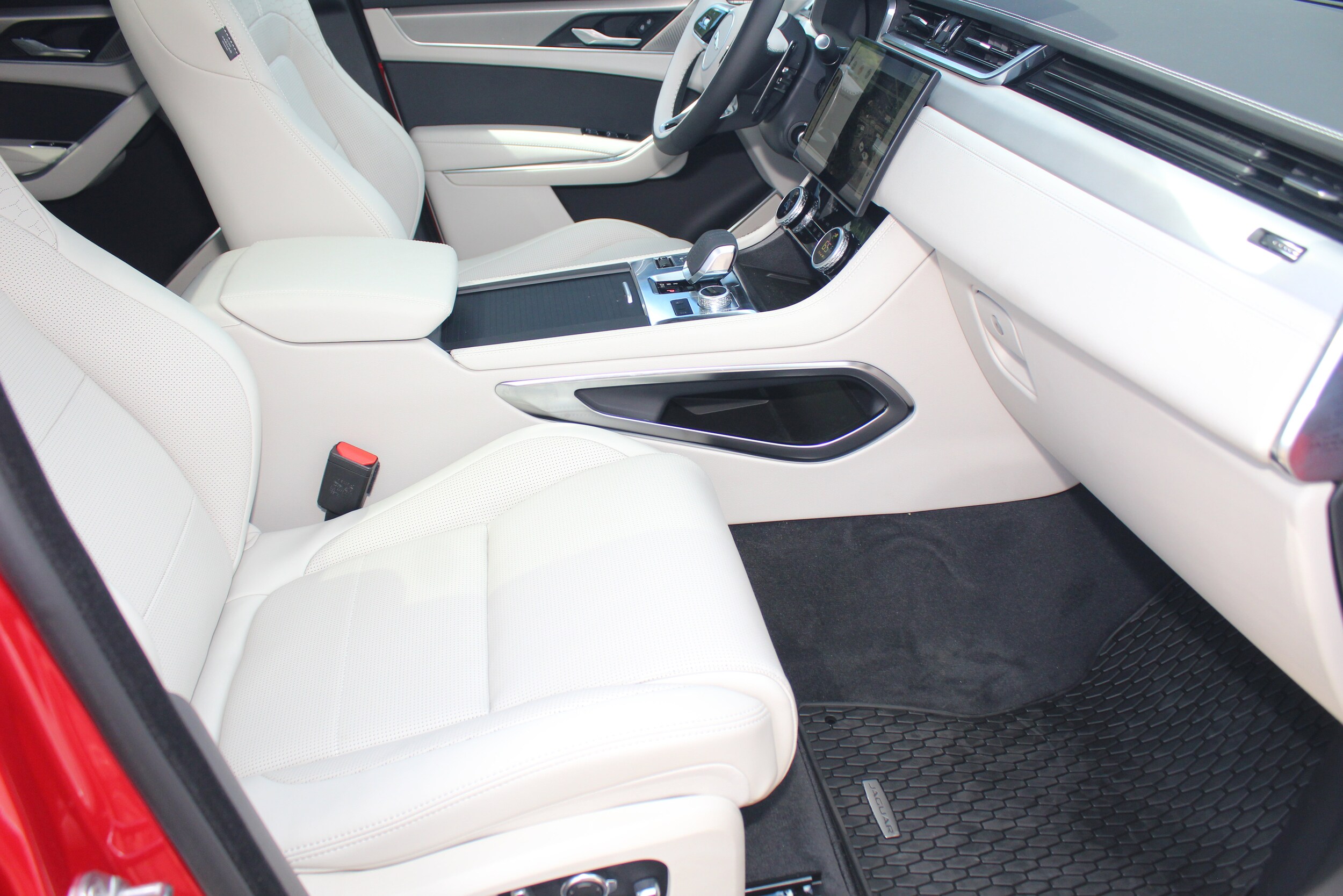 2025 Jaguar F-PACE P250 R-Dynamic S photo 3