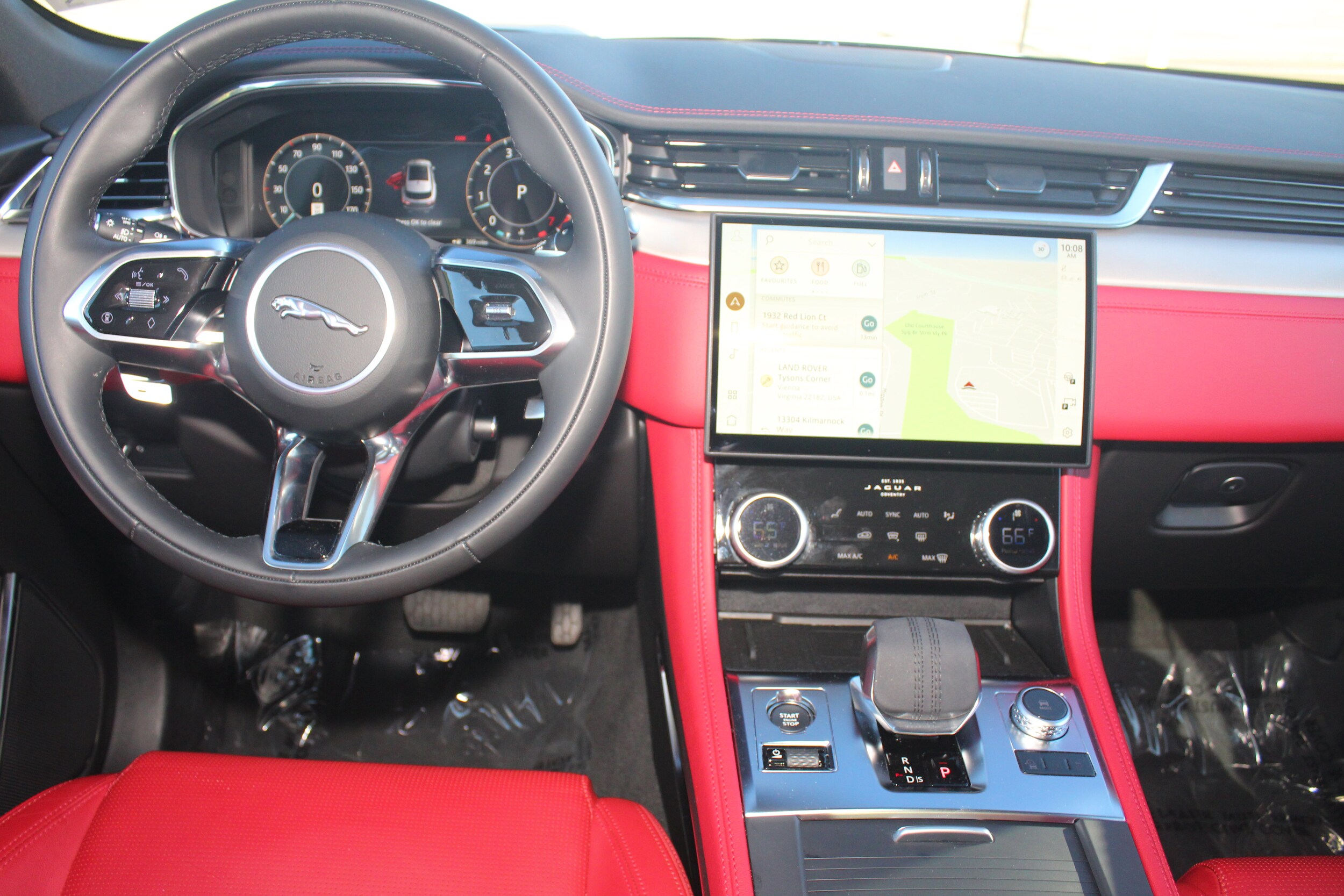2025 Jaguar F-PACE P400 R-Dynamic S photo 2