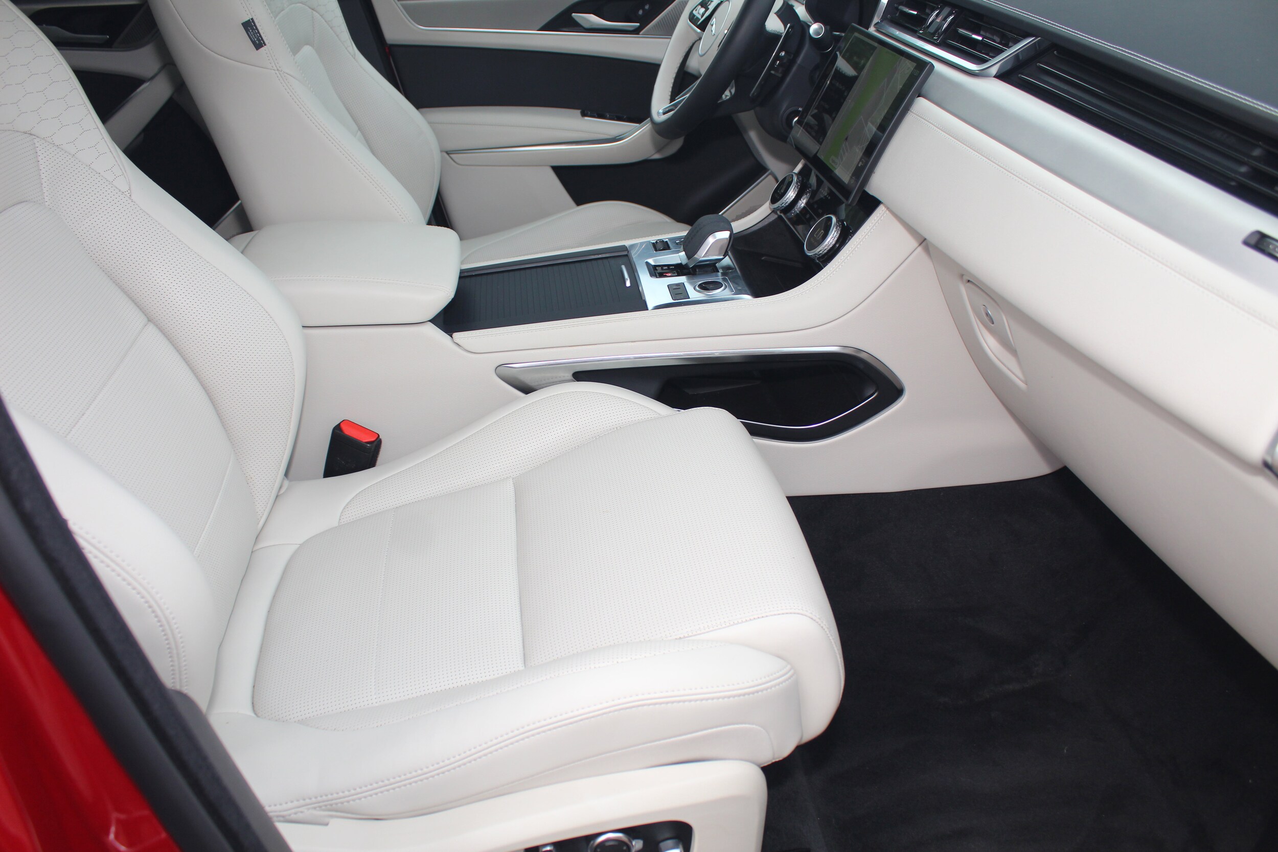 2025 Jaguar F-PACE P400 R-Dynamic S photo 2