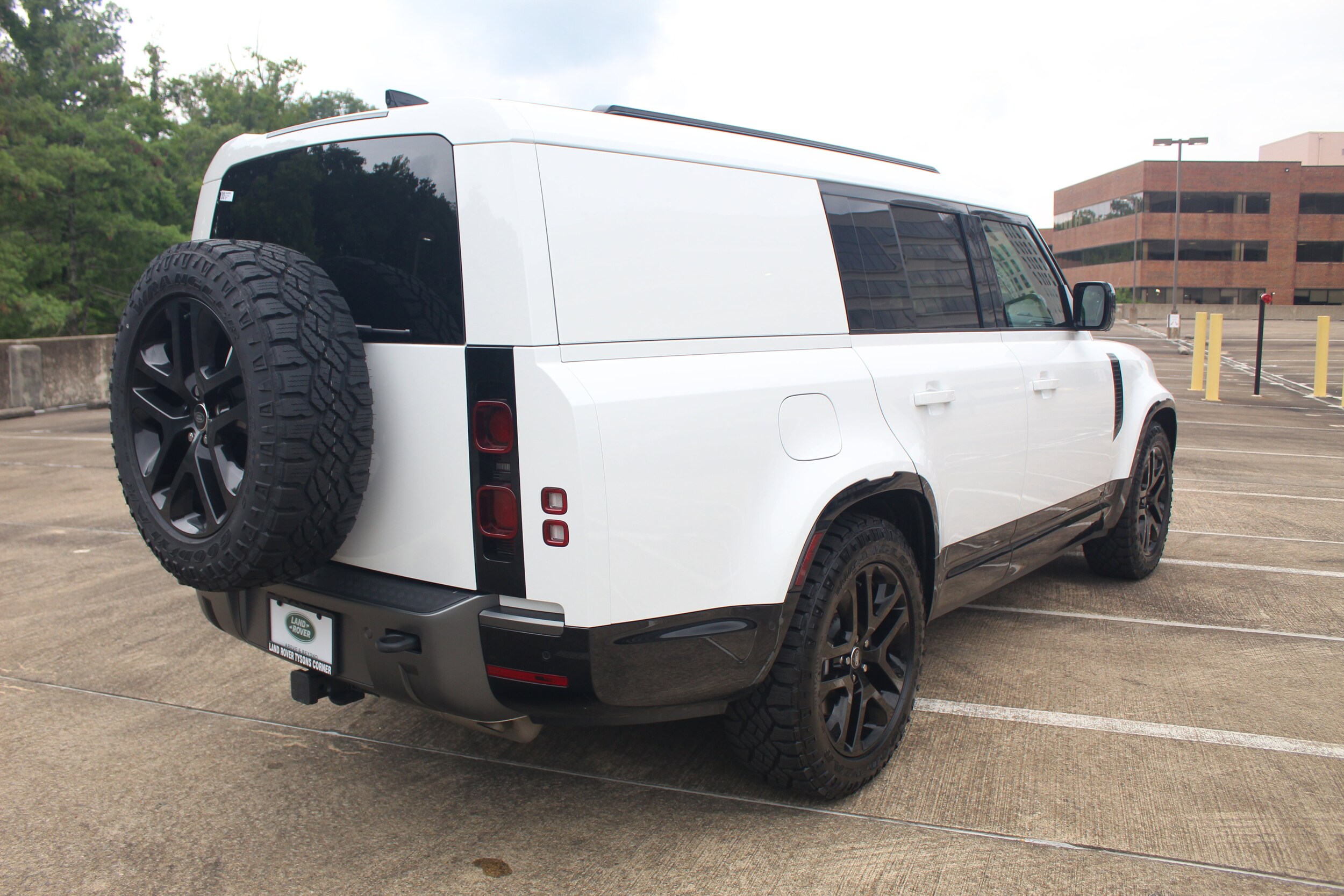 2024 Land Rover Defender 130 Outbound photo 2