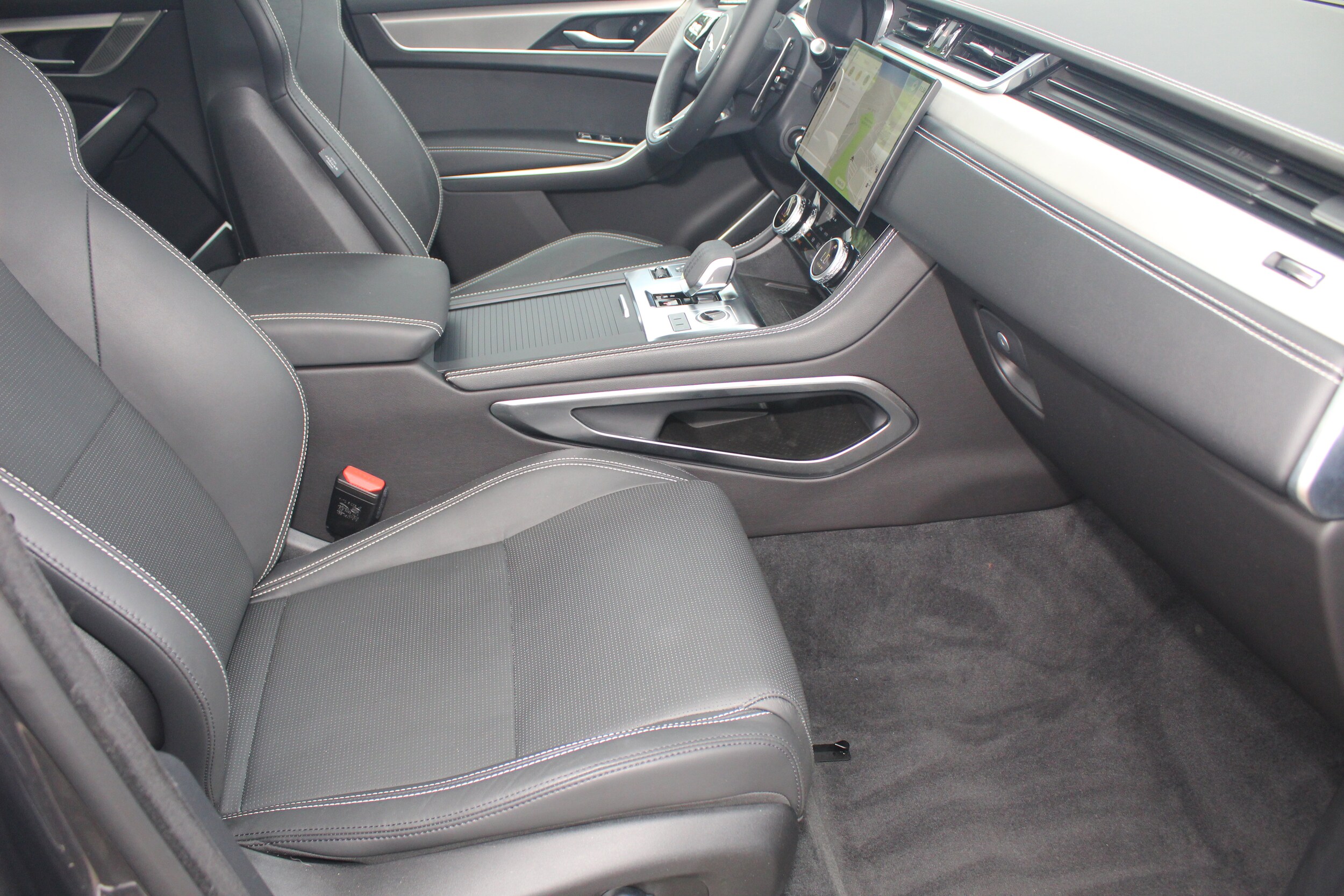 2025 Jaguar F-PACE P250 R-Dynamic S photo 3