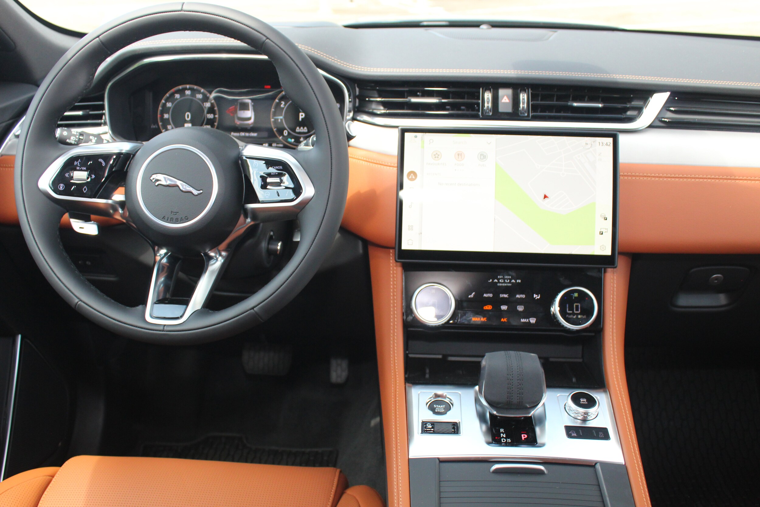 2025 Jaguar F-PACE P250 R-Dynamic S photo 4