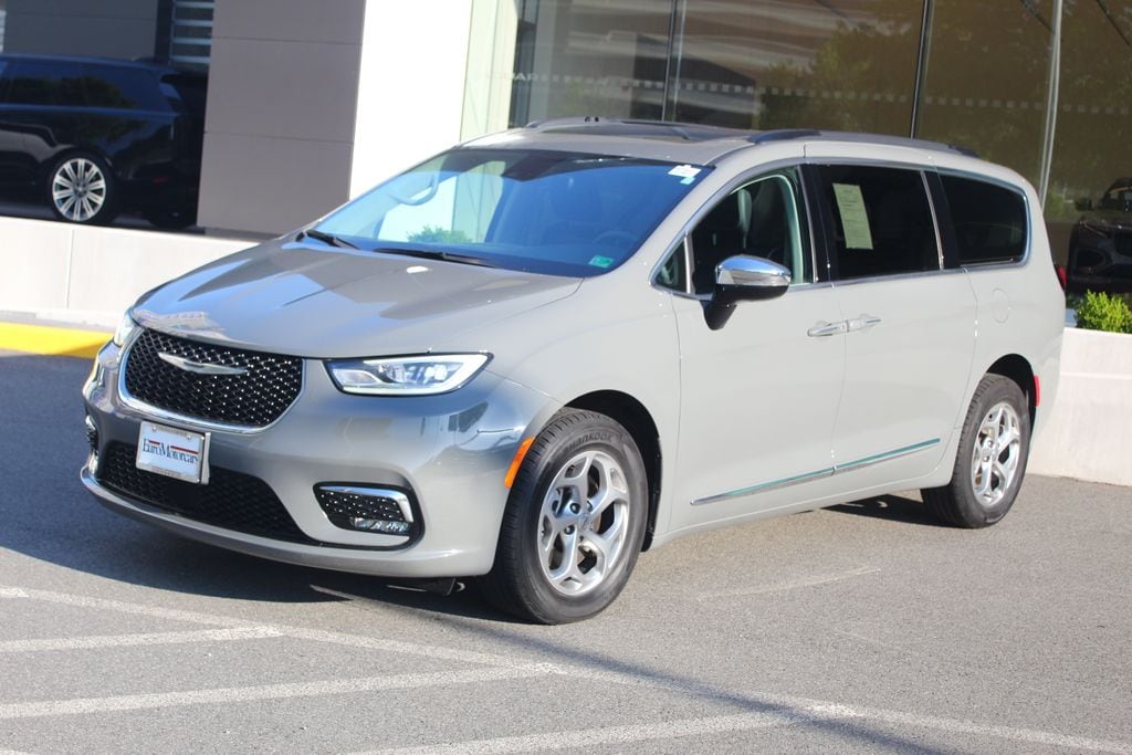 Used 2023 Chrysler Pacifica Limited Van Passenger Van