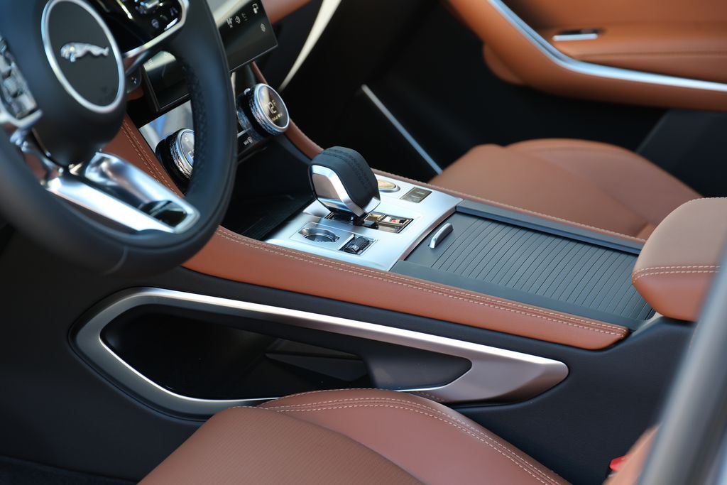 2026 Jaguar F-Pace R-Dynamic S - Photo 19