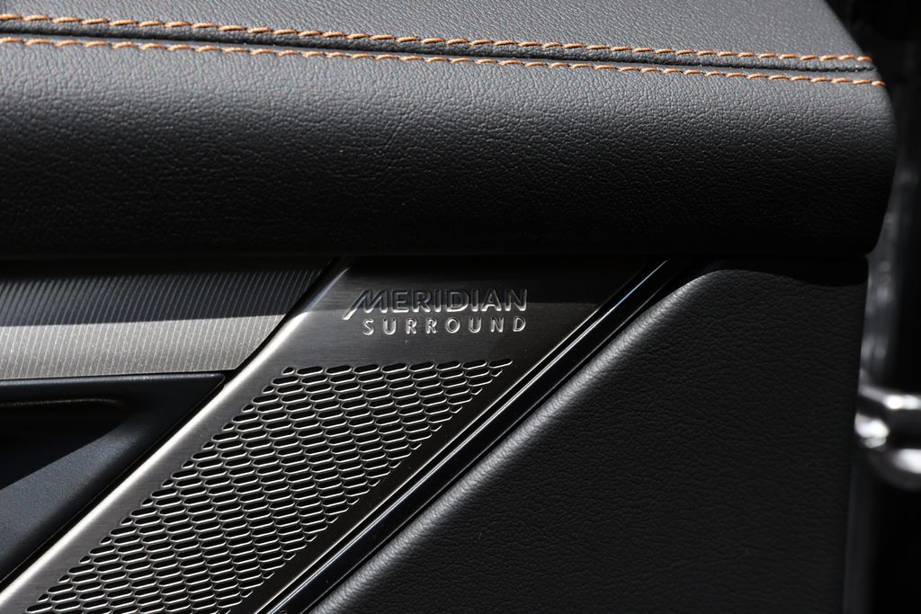 2026 Jaguar F-Pace R-Dynamic S - Photo 13