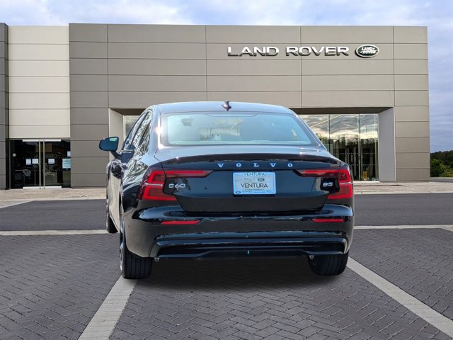 2025 Volvo S60 Plus photo 4