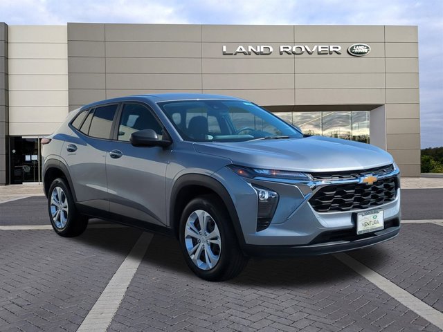 2024 Chevrolet Trax LS photo 3