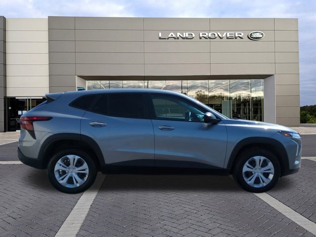 2024 Chevrolet Trax LS photo 4