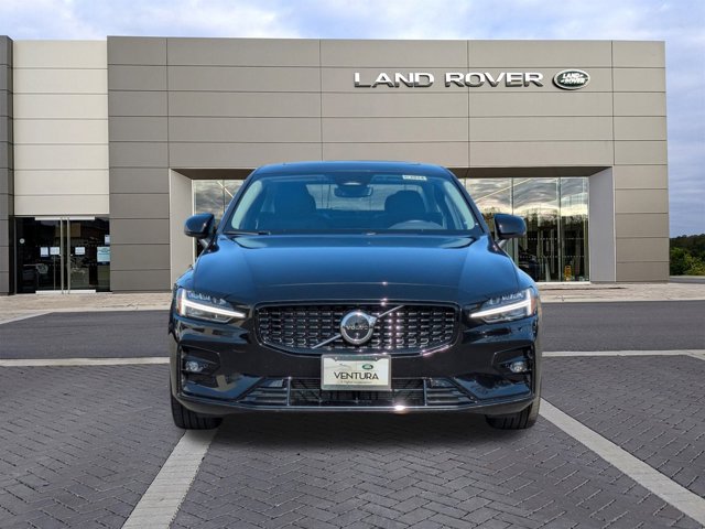 2025 Volvo S60 Plus photo 2